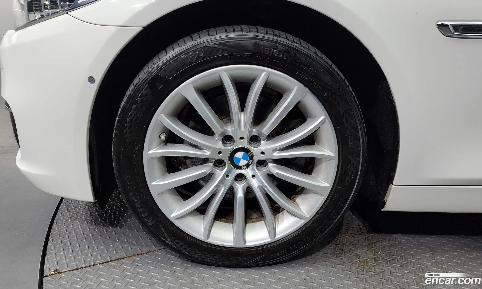 BMW 5 Series F10 528I xDrive Luxury Plus - фотография 15440222