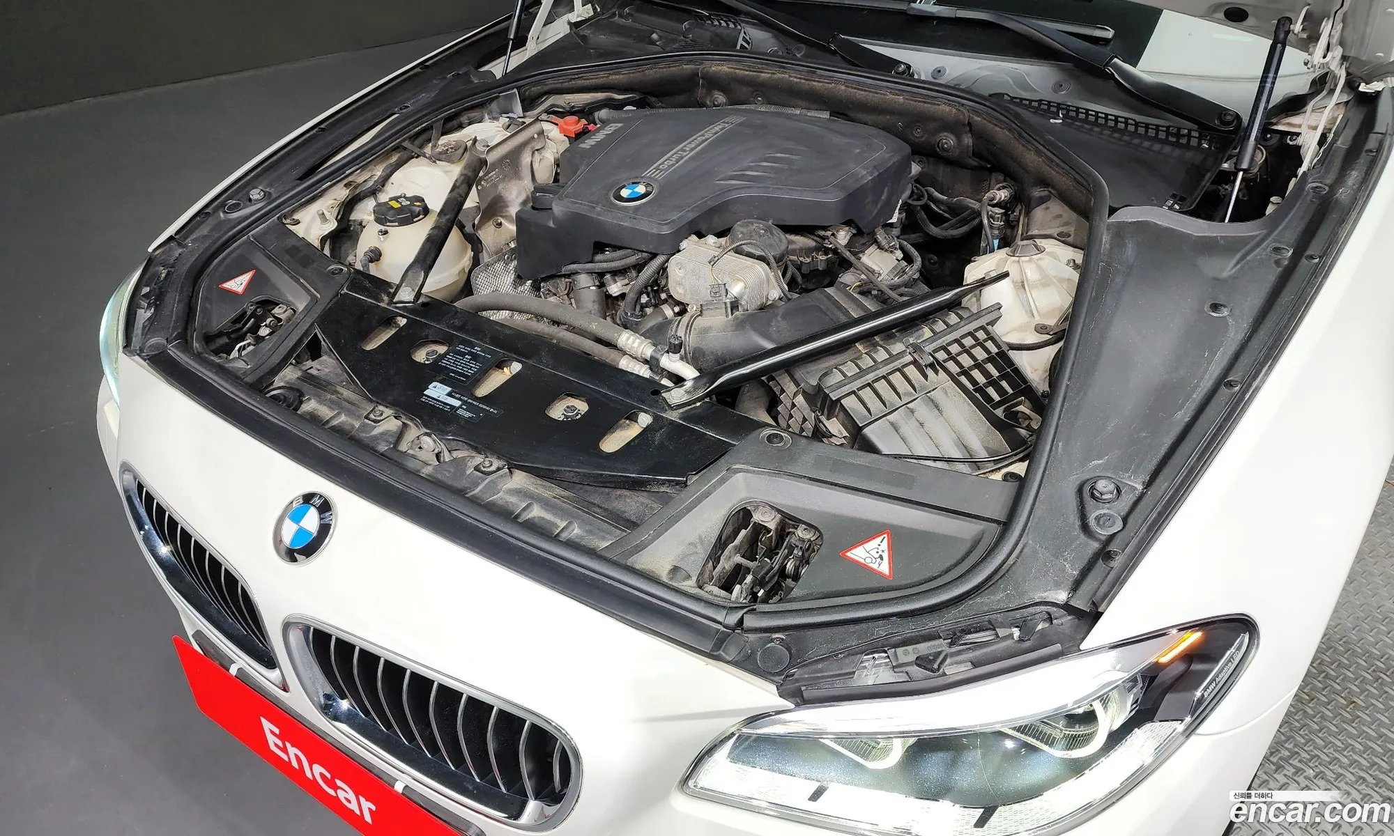 BMW 5 Series F10 528I xDrive Luxury Plus - фотография 15440223