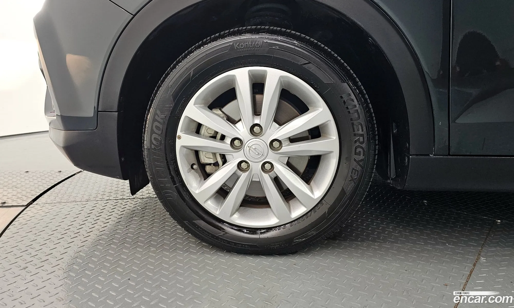 Kg Mobility Ssangyong Tivoli Armor Vx 2Wd - фотография 8026721