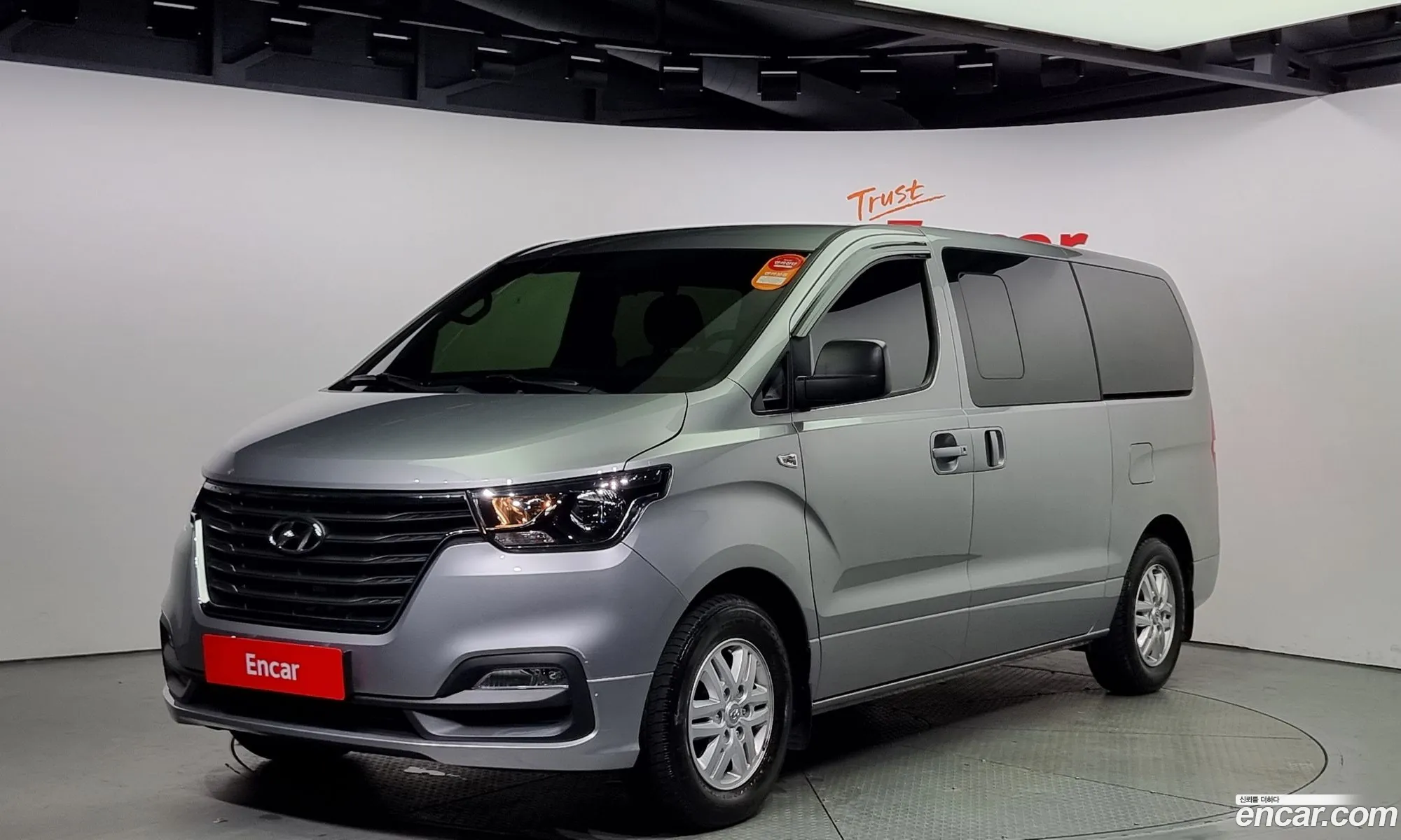 Hyundai The New Grand Starex Van 5-Seater Modern - фотография 1957371