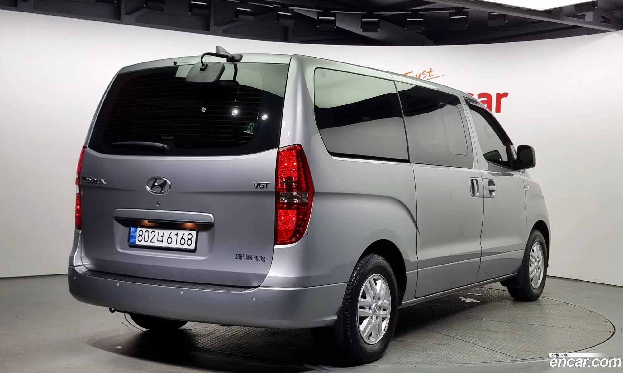 Hyundai The New Grand Starex Van 5-Seater Modern - фотография 1957372