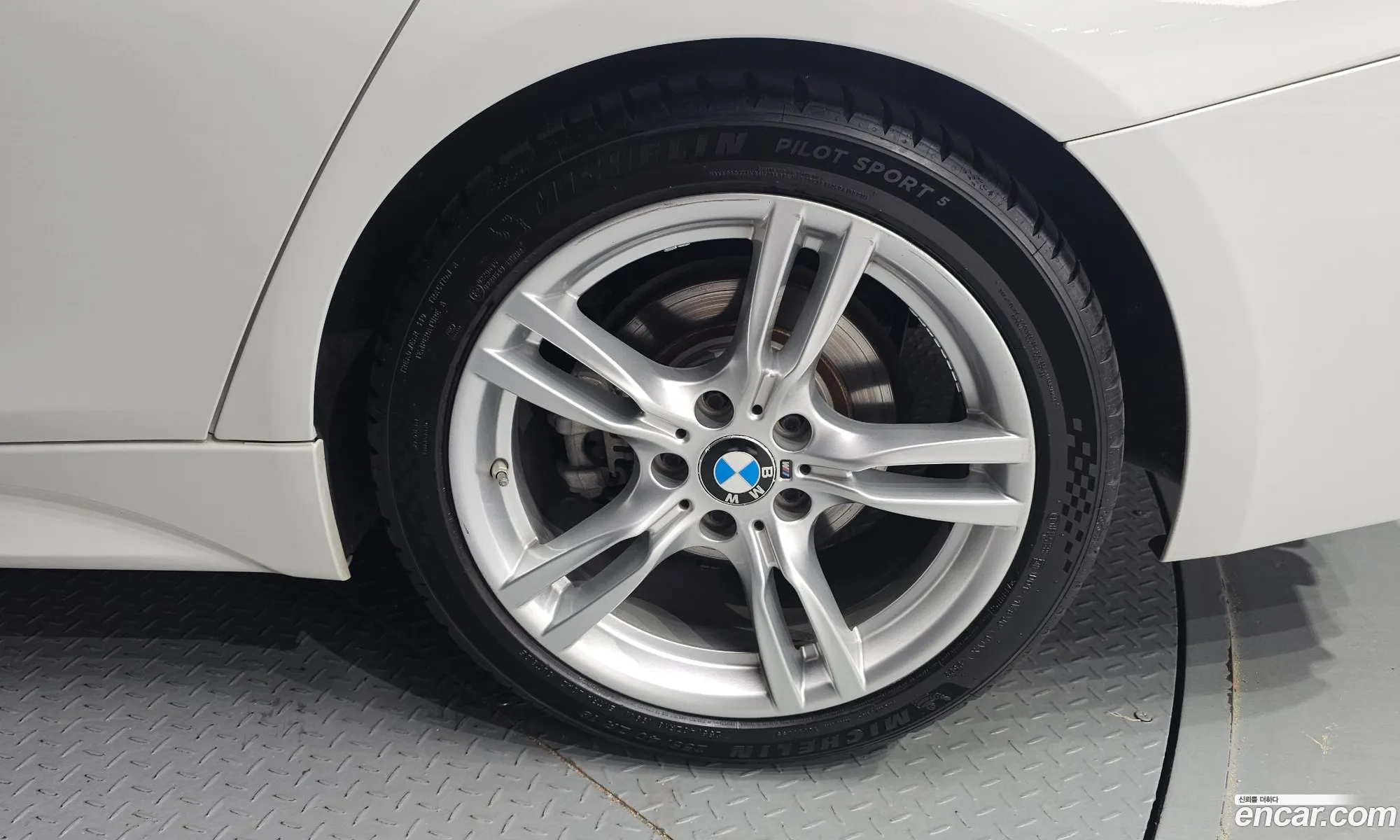 BMW 3 Series F30 320I M Sports - фотография 15296396