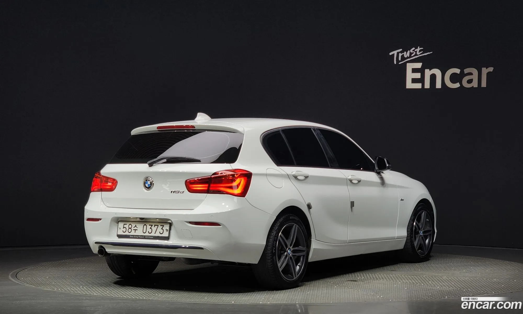 BMW 1 Series F20 118D Sports 5-Door - фотография 15296357