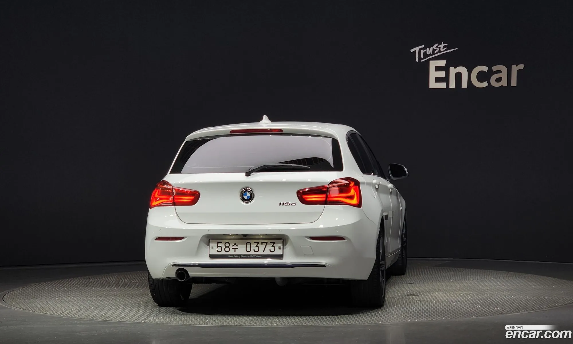 BMW 1 Series F20 118D Sports 5-Door - фотография 15296359