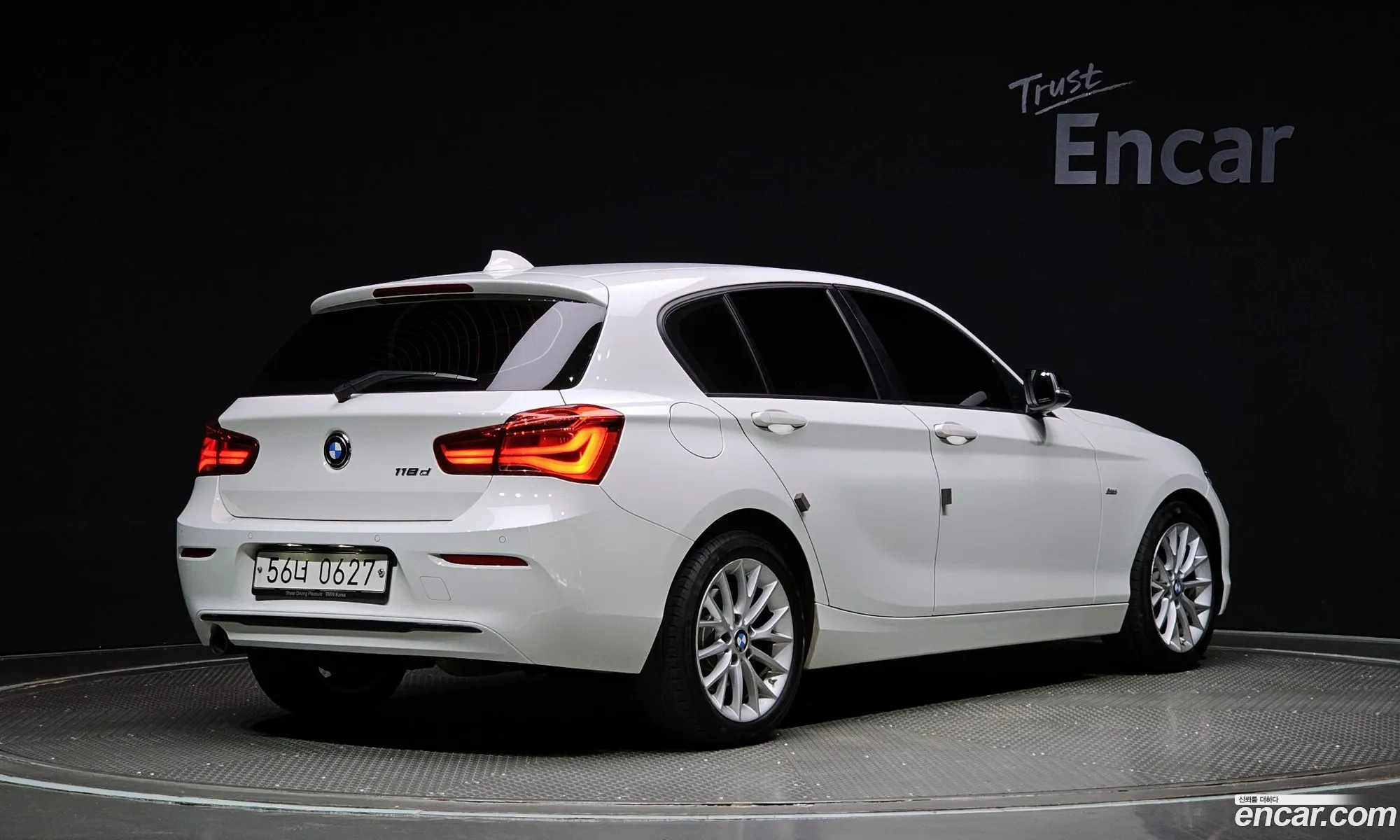 BMW 1 Series F20 118D Sports 5-Door - фотография 15296345
