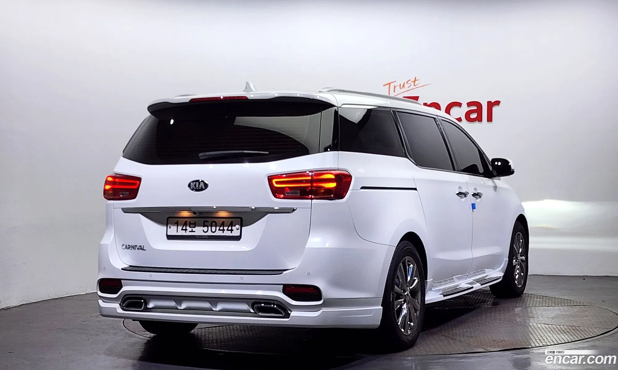 Kia The New Carnival 9-Seater Noblesse Special - фотография 1693985