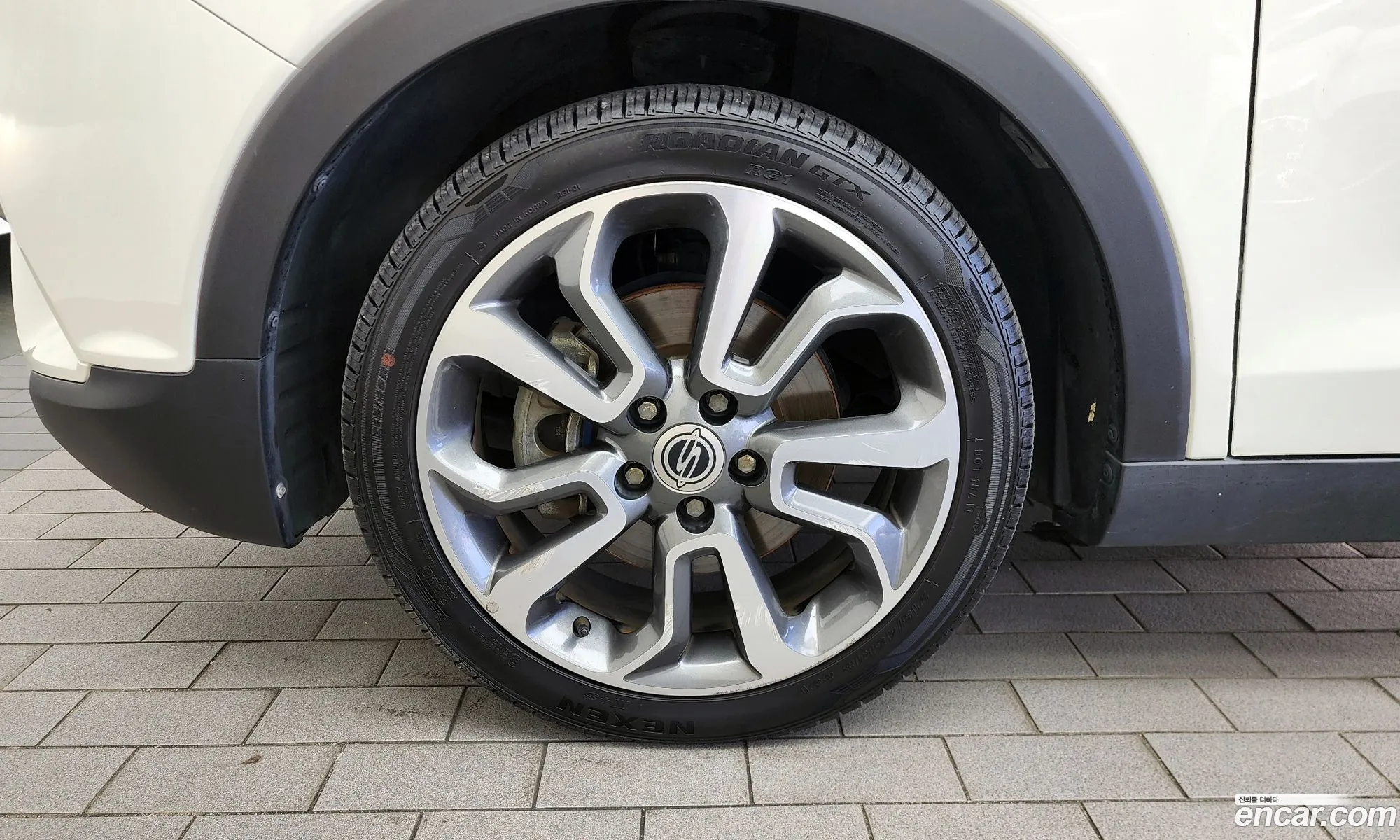 Kg Mobility Ssangyong Tivoli Lx 2Wd Top-Of-The-Line Model - фотография 7903665