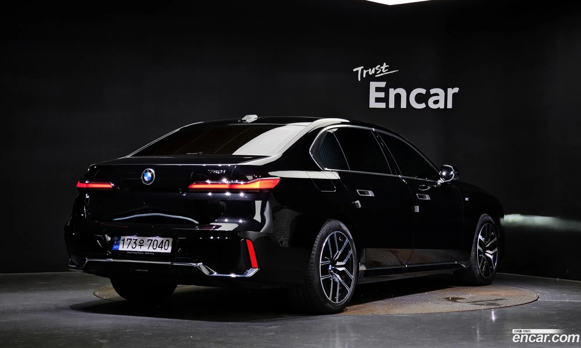 BMW 7 Series G70 740I Sdrive M Sports - фотография 15332400
