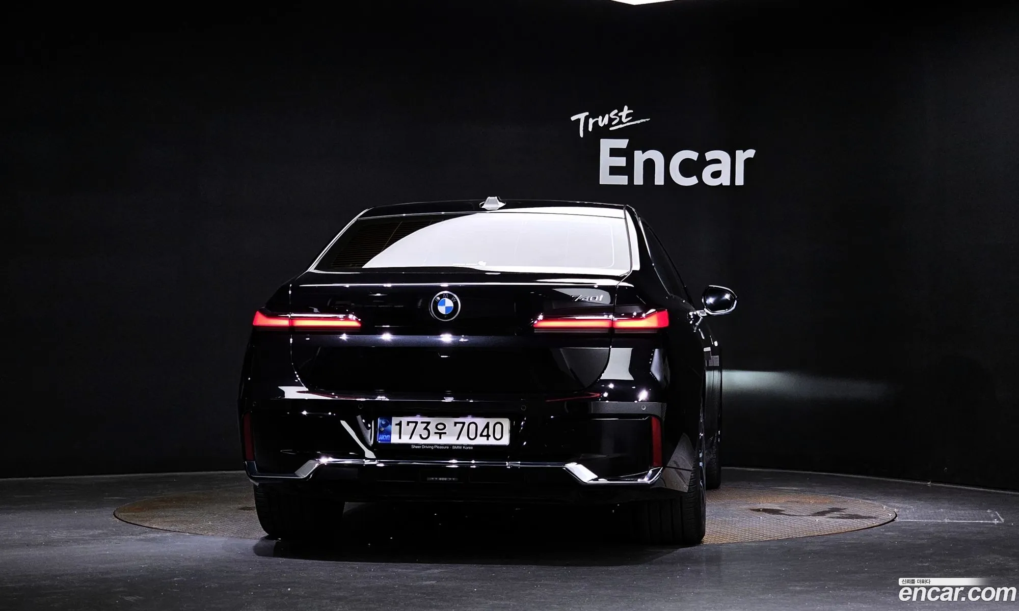 BMW 7 Series G70 740I Sdrive M Sports - фотография 15332402