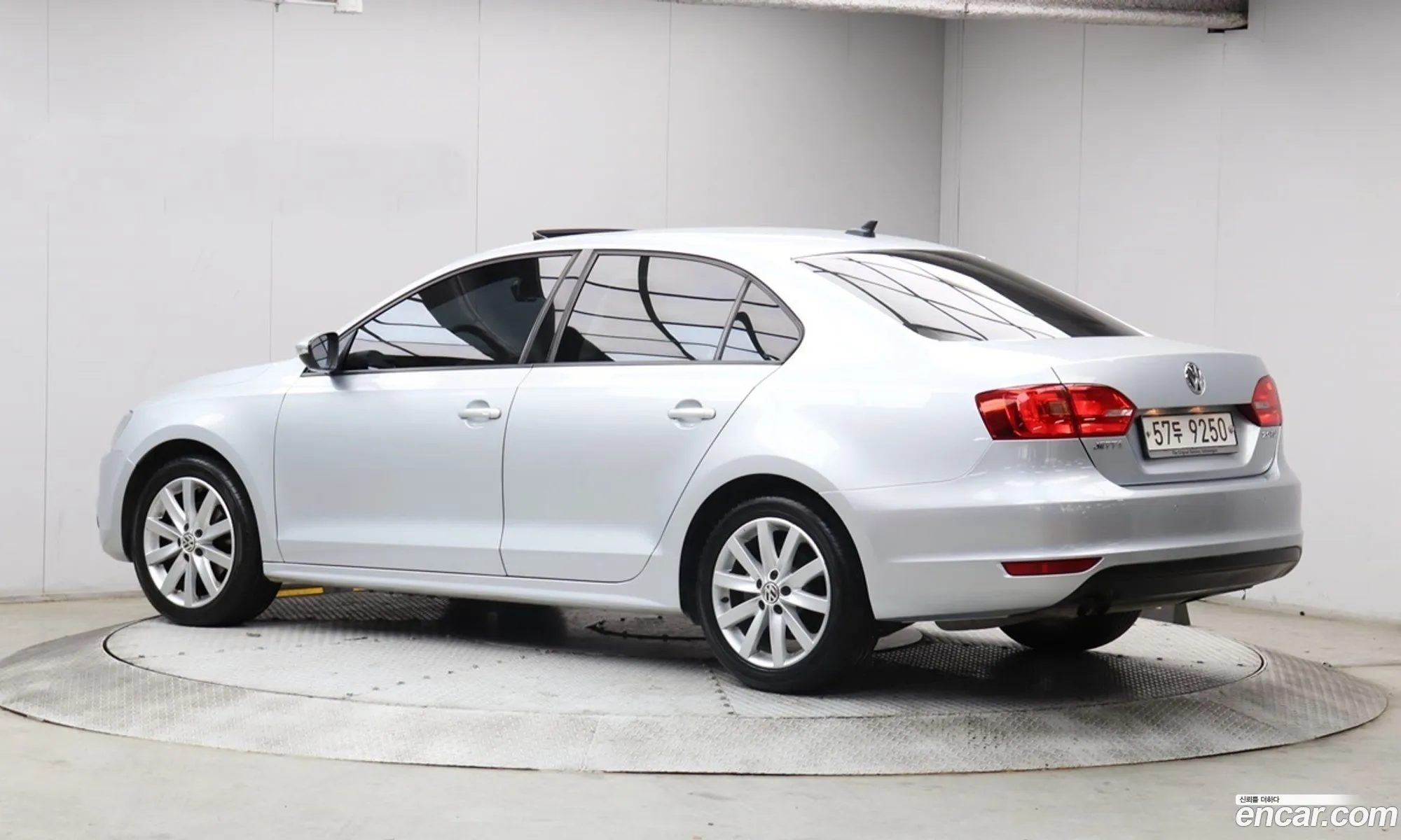 Volkswagen New Jetta 20 Tdi 6Th Generation - фотография 12143054