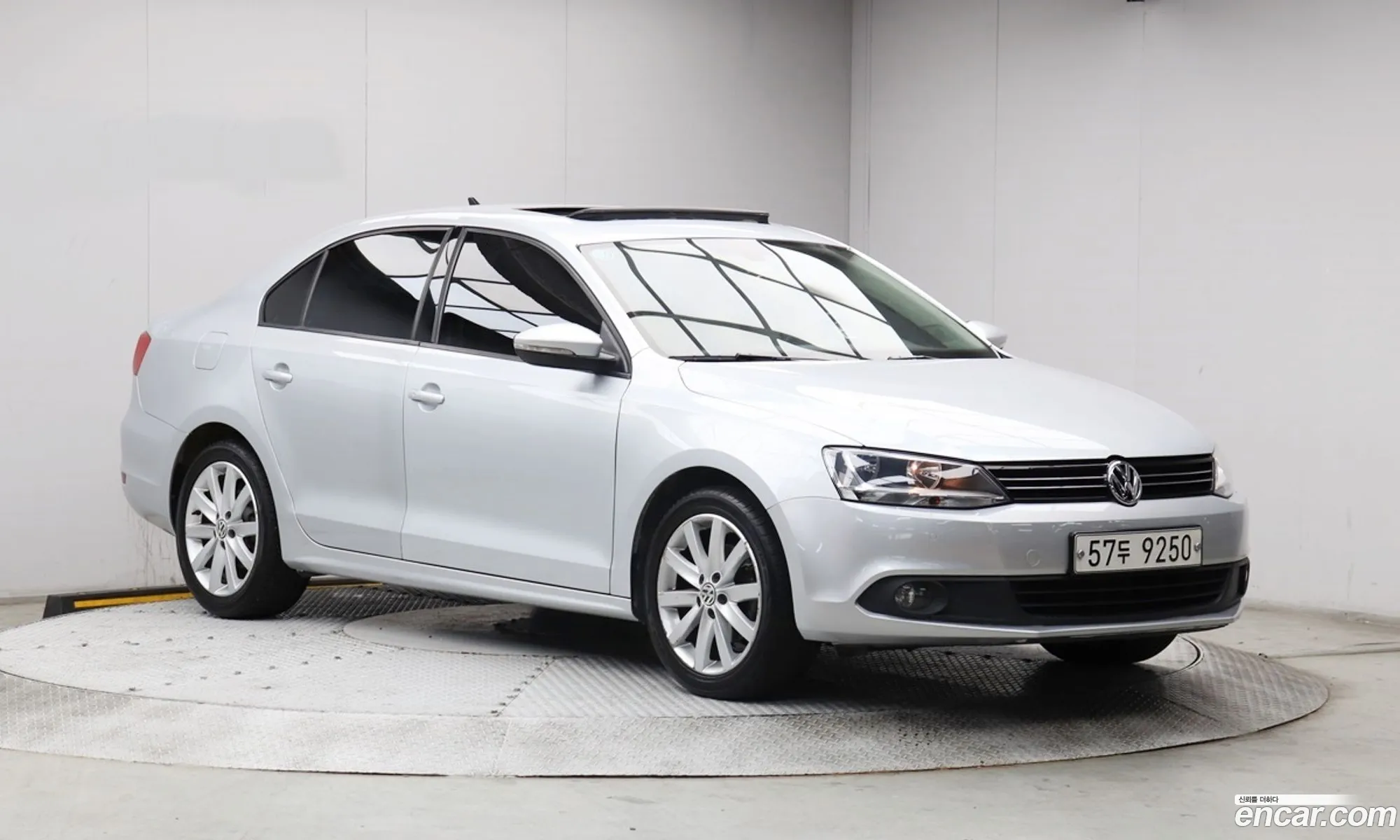 Volkswagen New Jetta 20 Tdi 6Th Generation - фотография 12143055