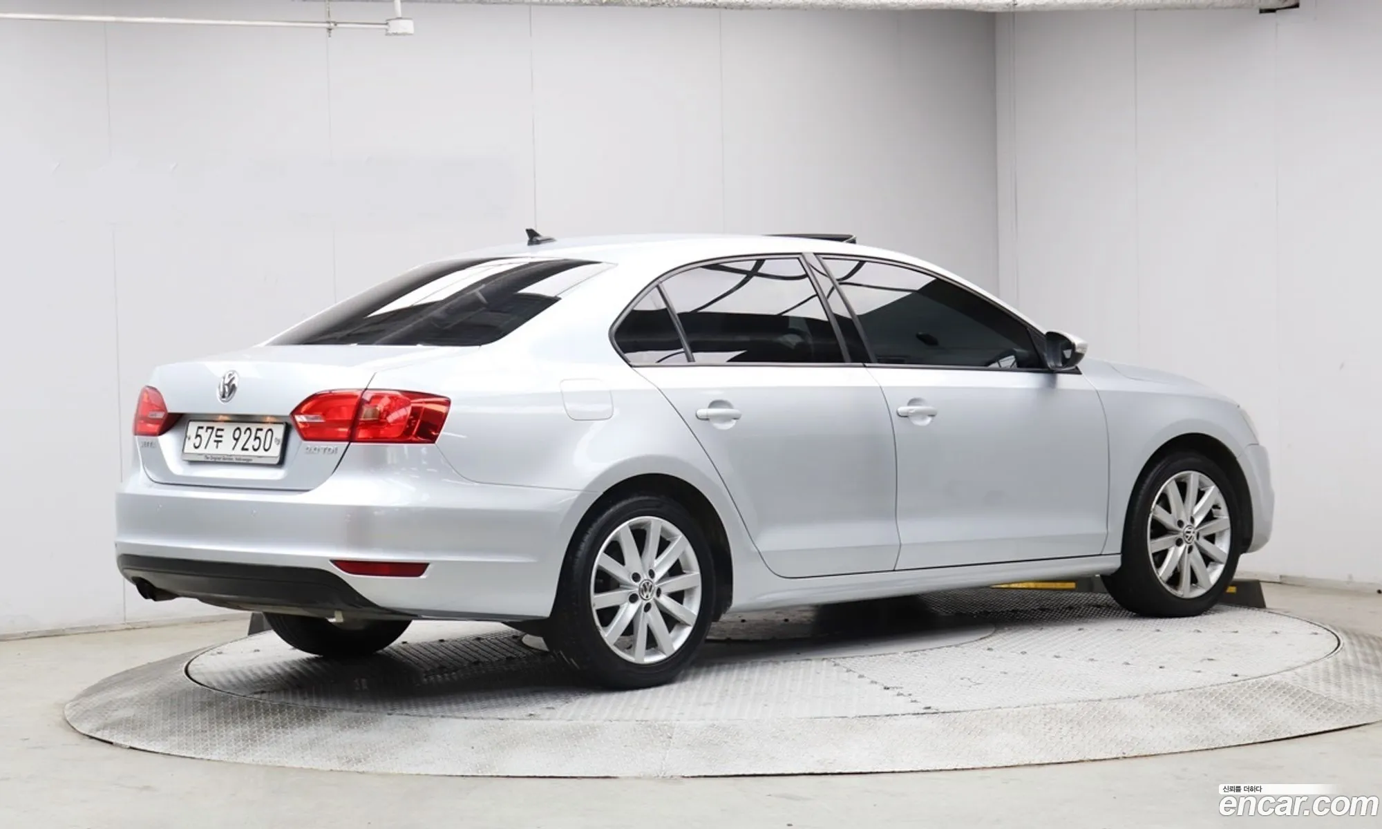 Volkswagen New Jetta 20 Tdi 6Th Generation - фотография 12143056