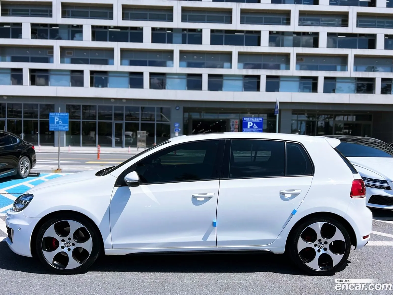 Volkswagen Golf 6Th Generation 20 Gti 5-Door - фотография 12143043