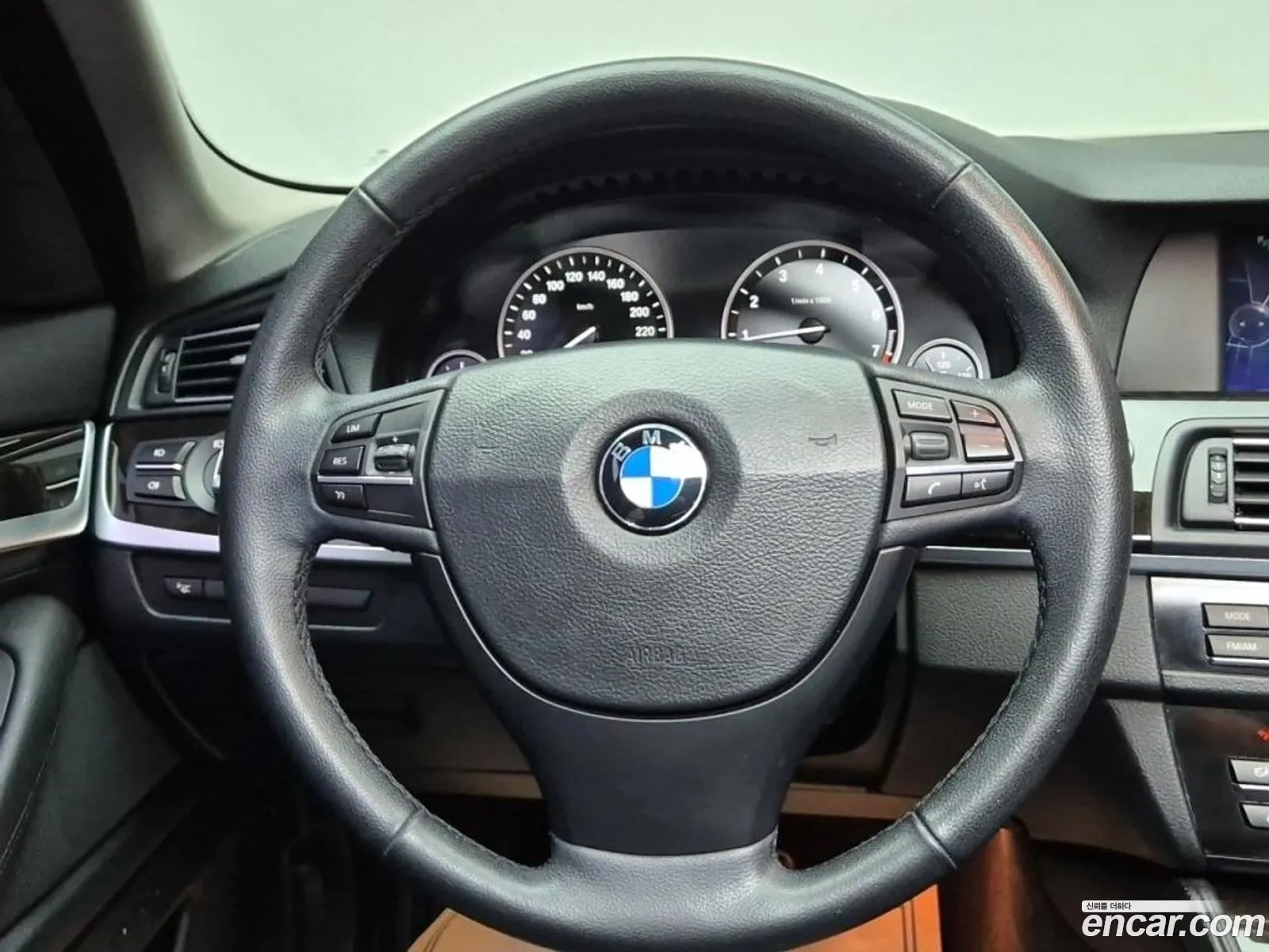 BMW 5 Series F10 528I - фотография 15366634