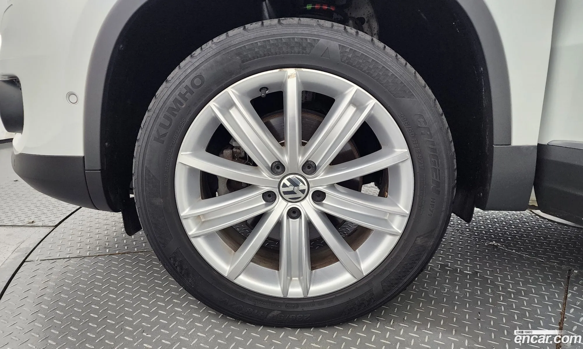 Volkswagen New Tiguan 20 Tdi Premium 5N - фотография 12143016