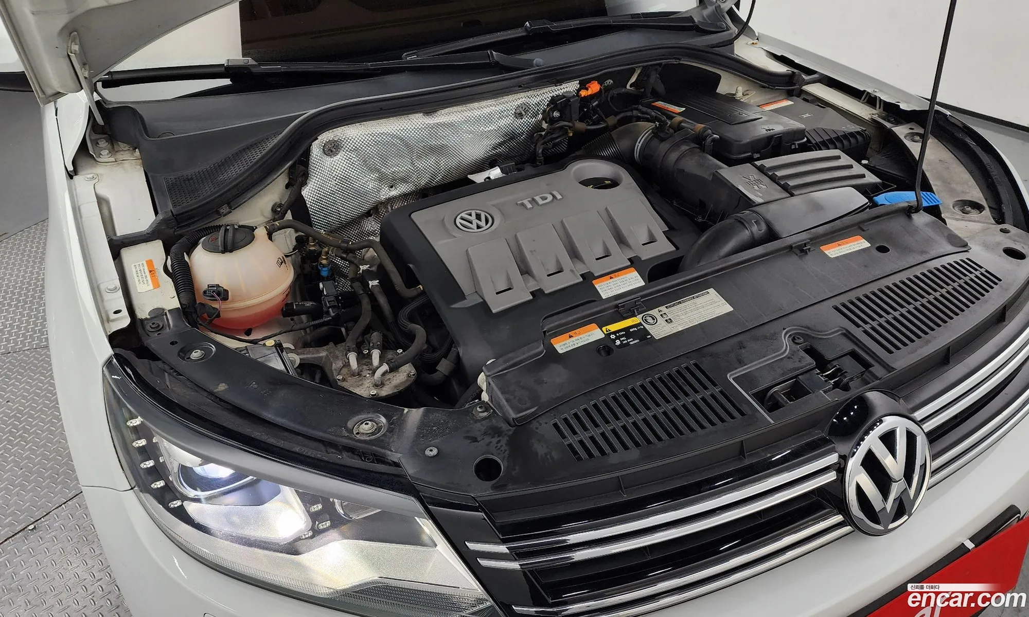 Volkswagen New Tiguan 20 Tdi Premium 5N - фотография 12143017