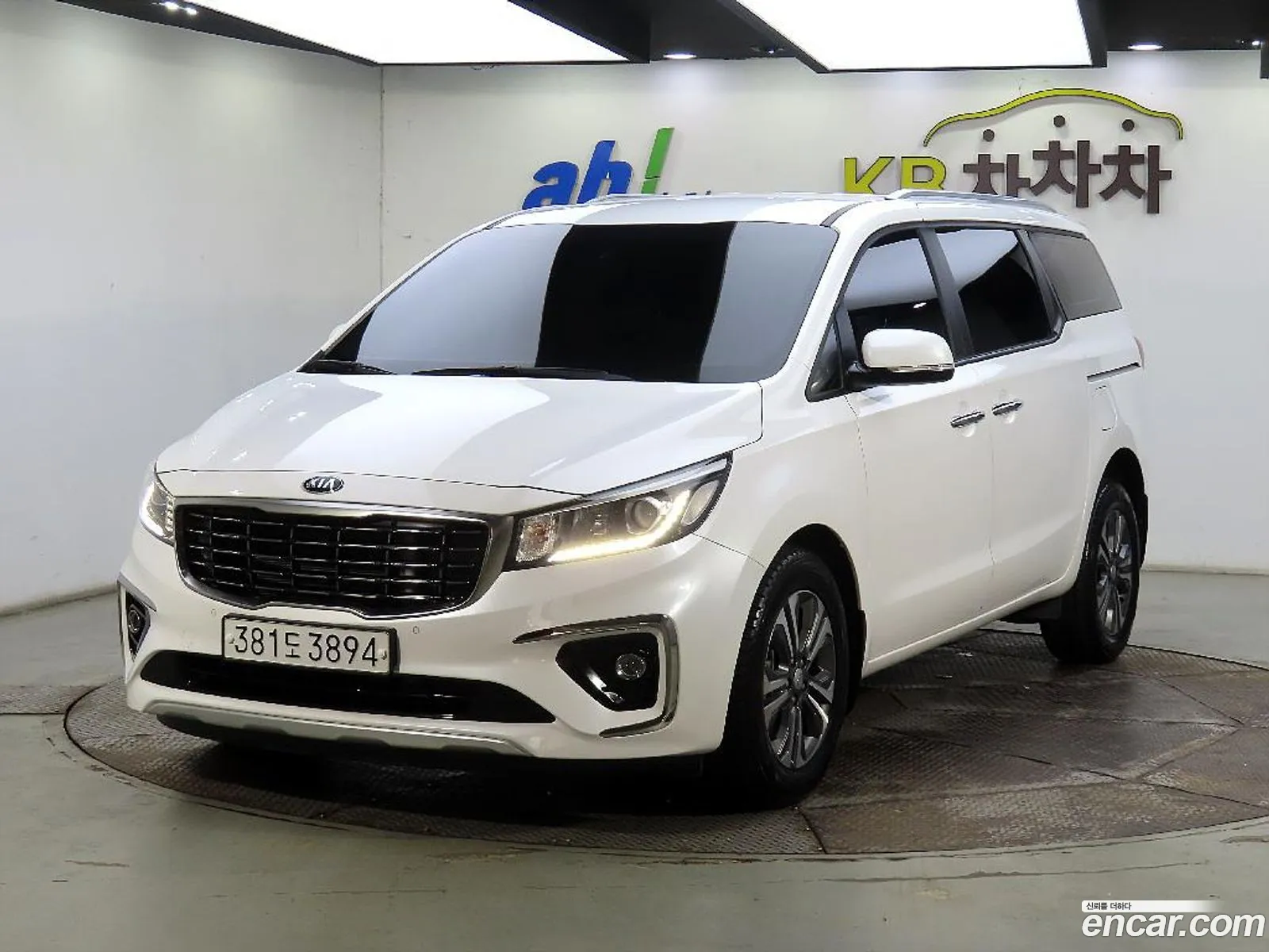 Kia The New Carnival 5-Seater Wheelchair Lift - фотография 1730205