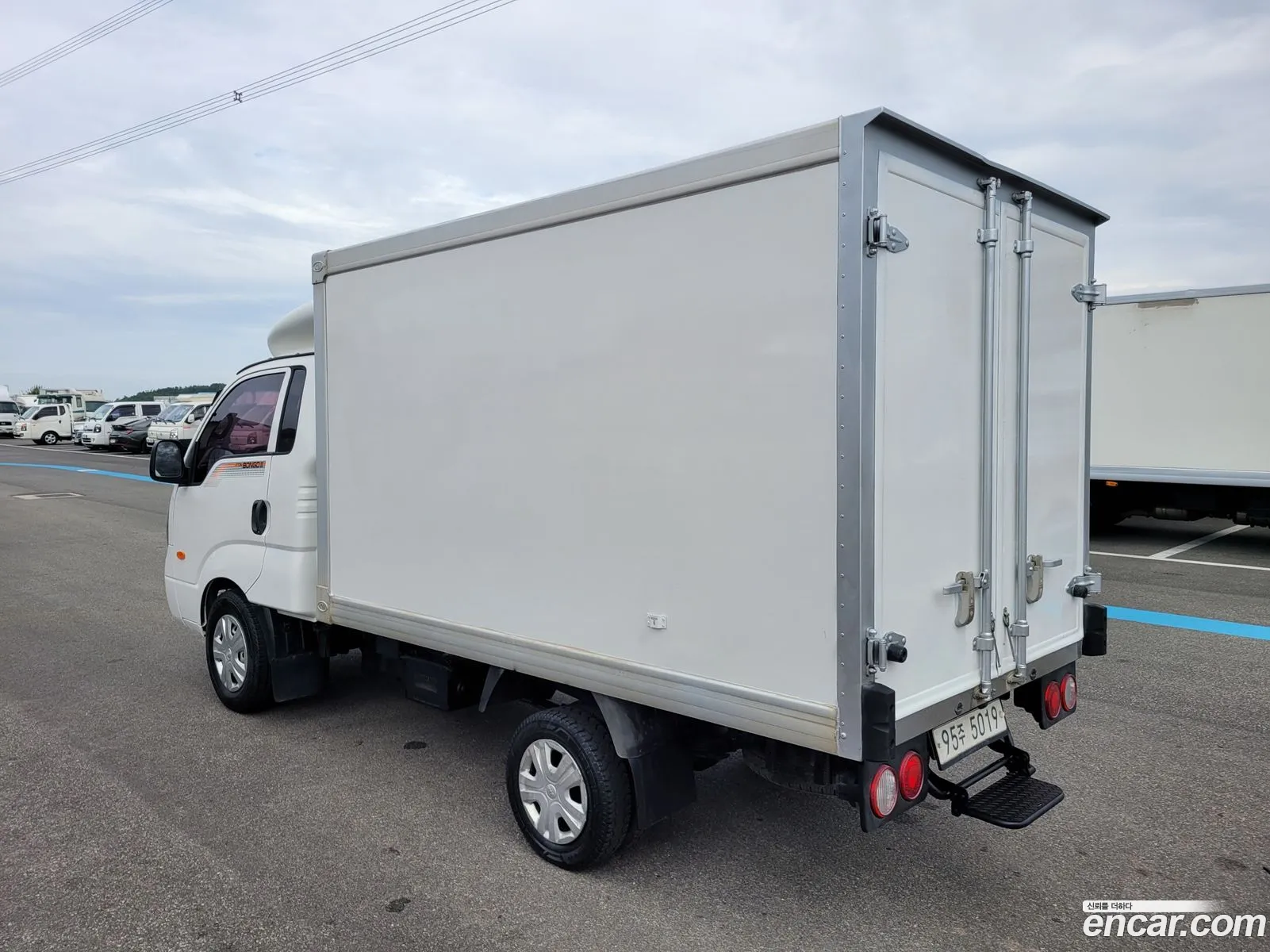 Kia Asia Bongo Iii Refrigerated Tower 1 Ton King Cab Crdi - фотография 1730488