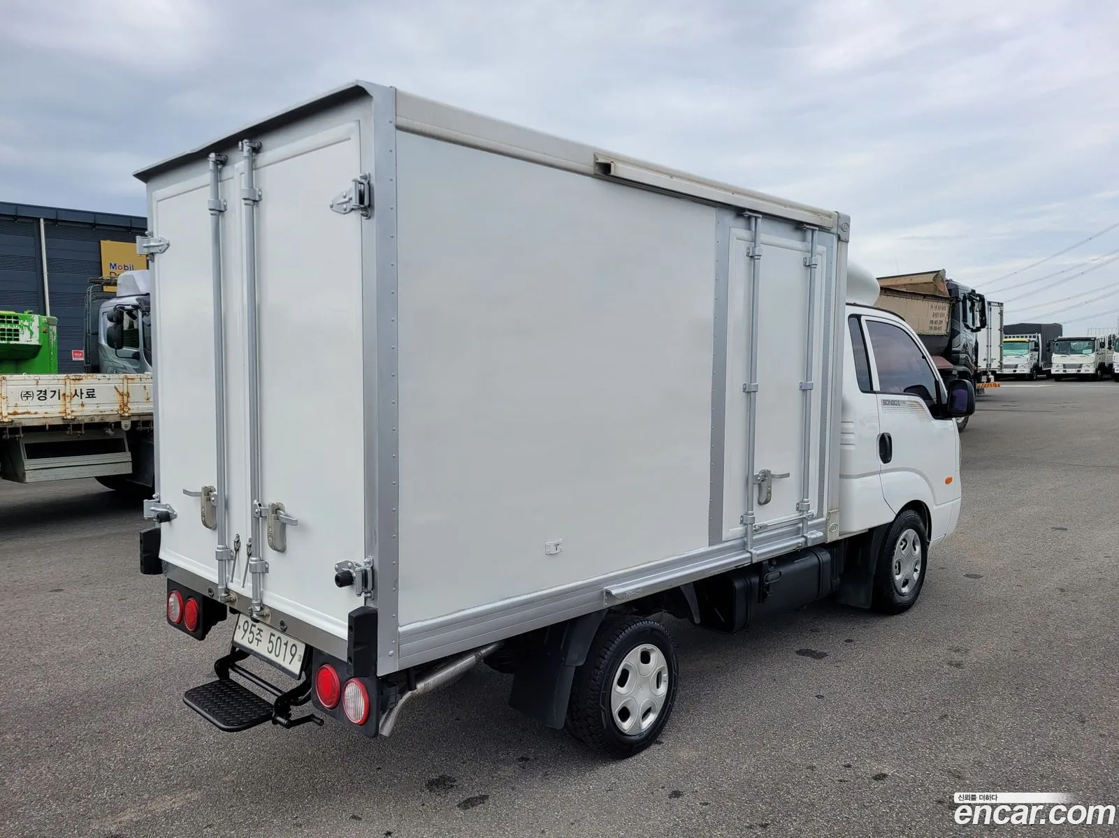 Kia Asia Bongo Iii Refrigerated Tower 1 Ton King Cab Crdi - фотография 1730490