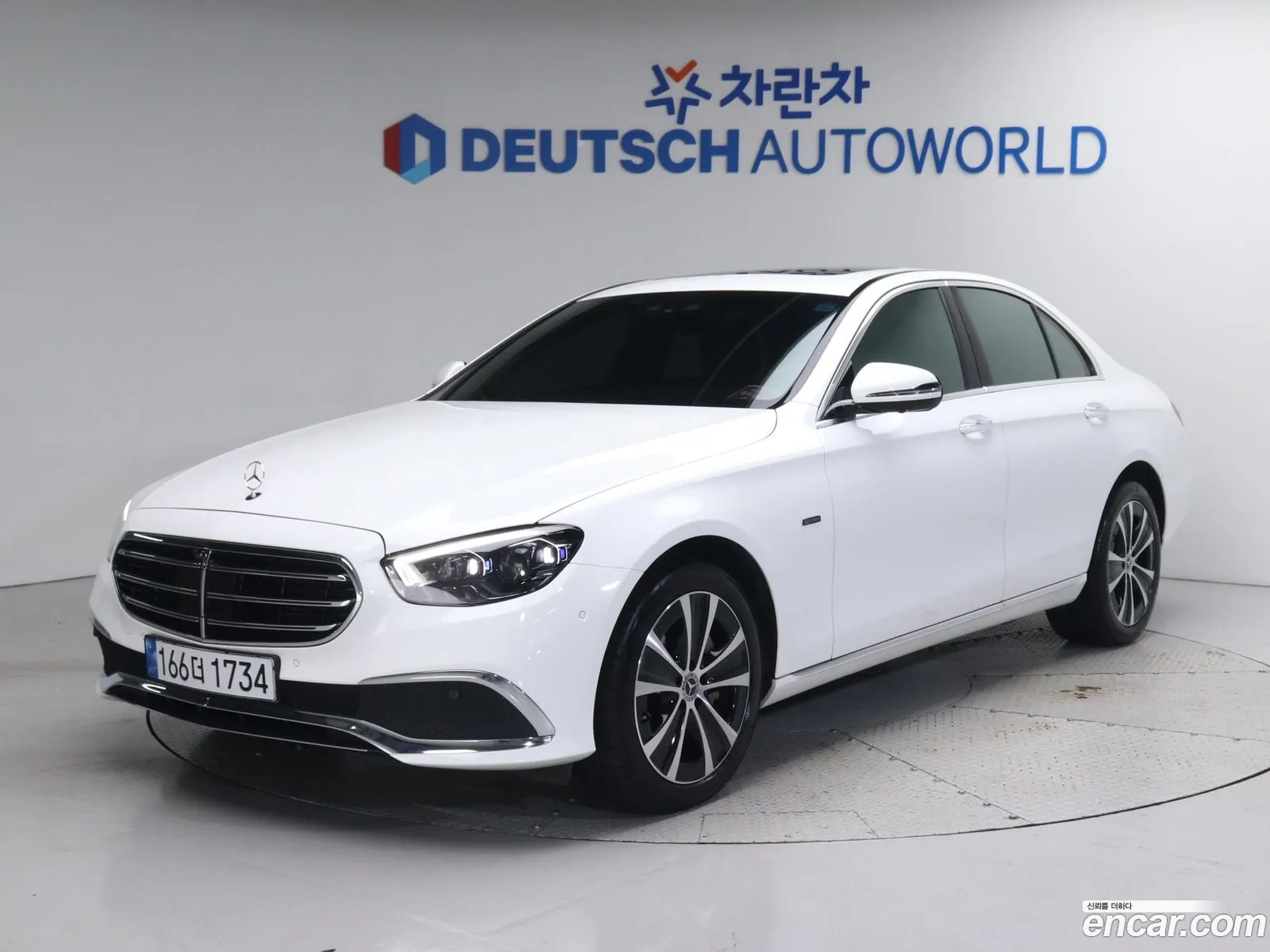 Mercedes-Benz E-Klasse E300E 4Matic Exclusive 2021 - фотография 11980168