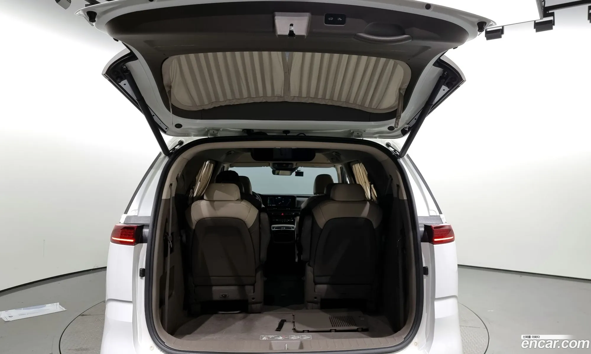 Kia Carnival Gasoline 9-Seater Hi-Limousine 2021 - фотография 11120667