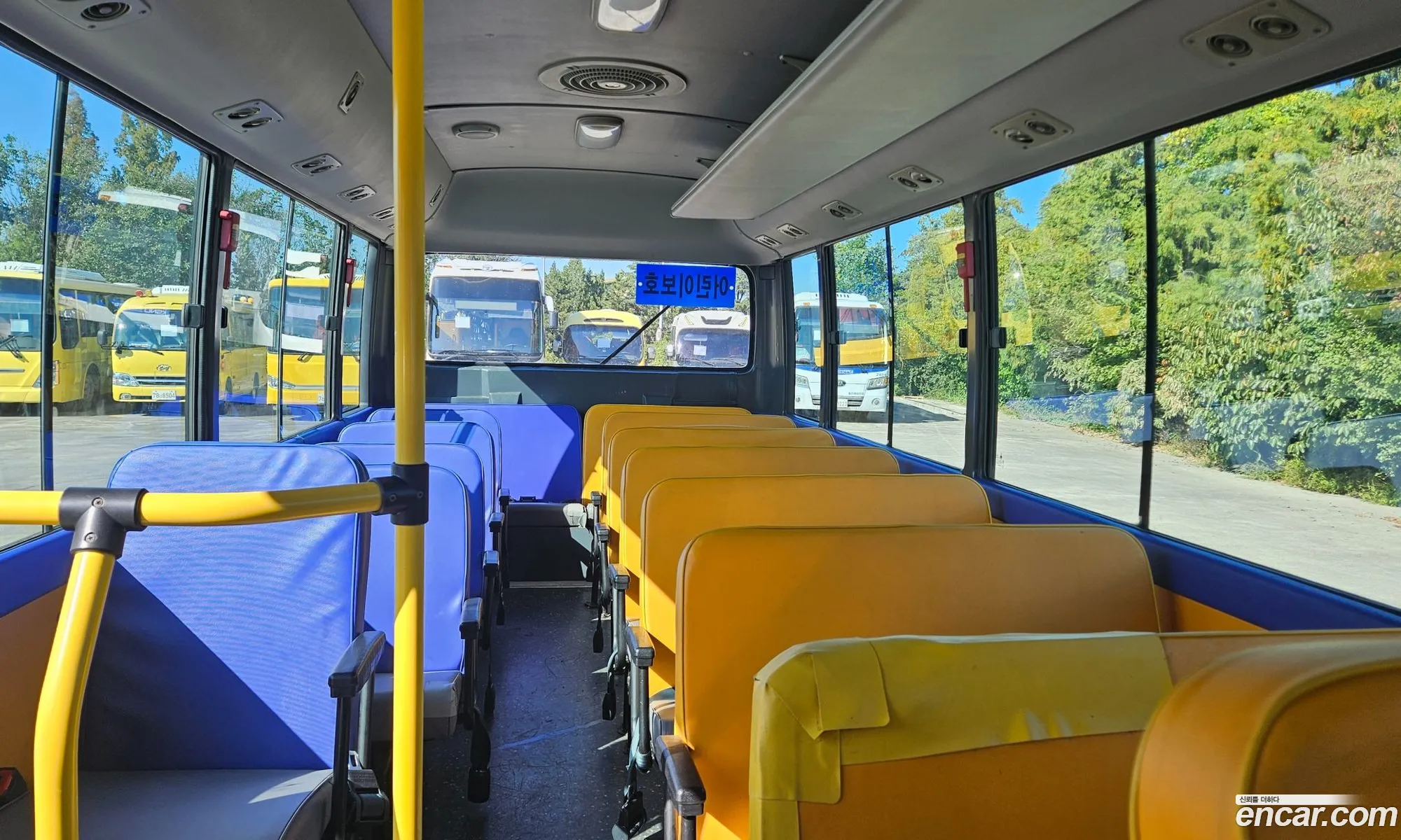 E-County Bus Long Body Dlx 39 Persist - фотография 12863404