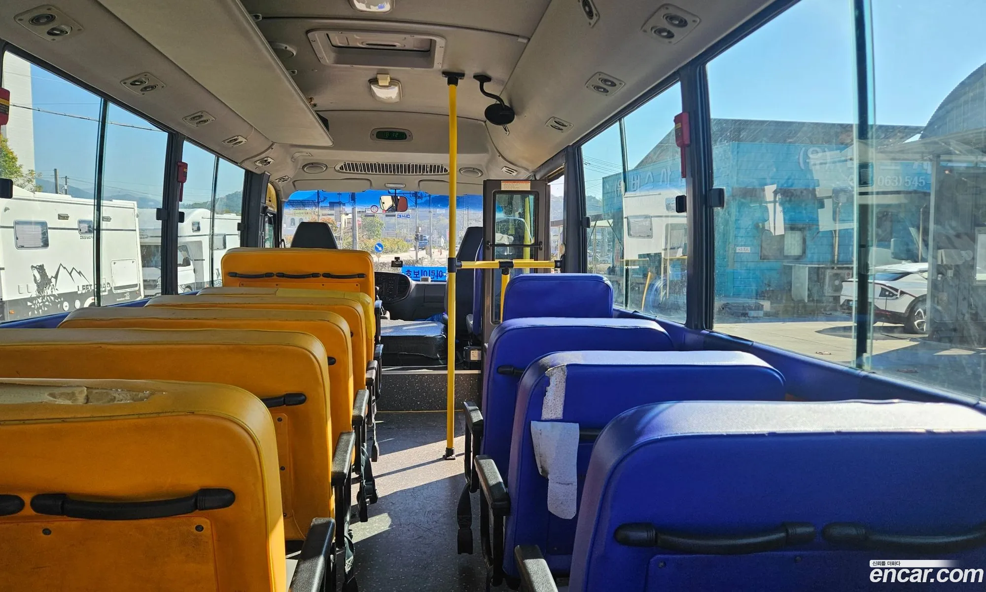 E-County Bus Long Body Dlx 39 Persist - фотография 12863402
