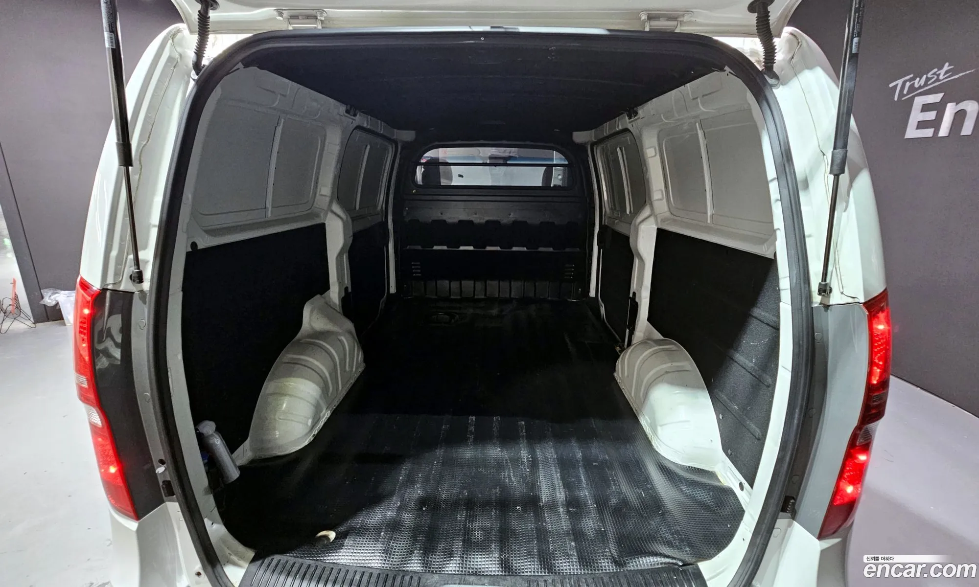 The New Grand Starex Van 3 -Seater Smart - фотография 13529386