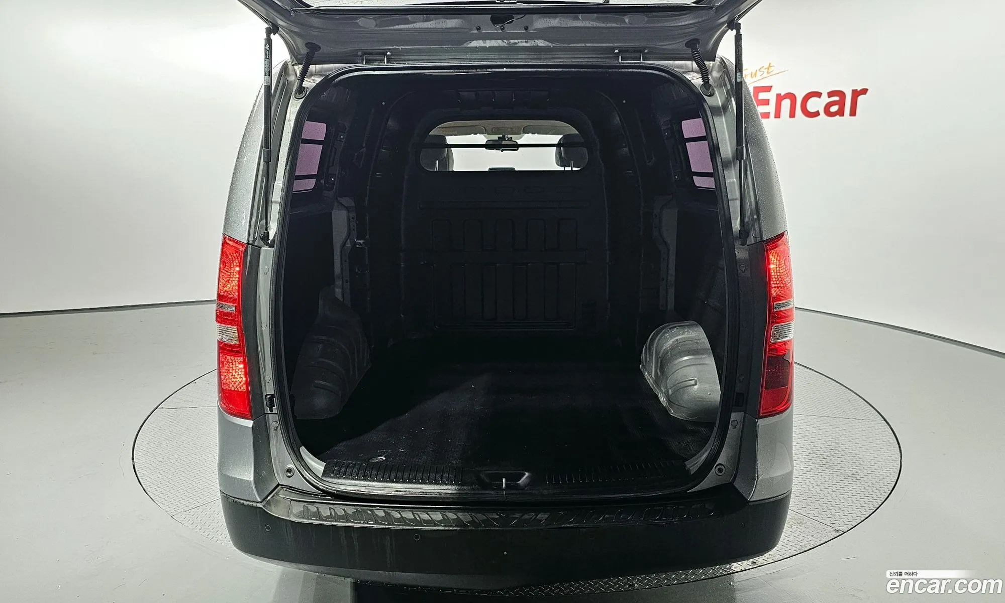 The New Grand Starex Van 5 -Seater Style - фотография 13104309