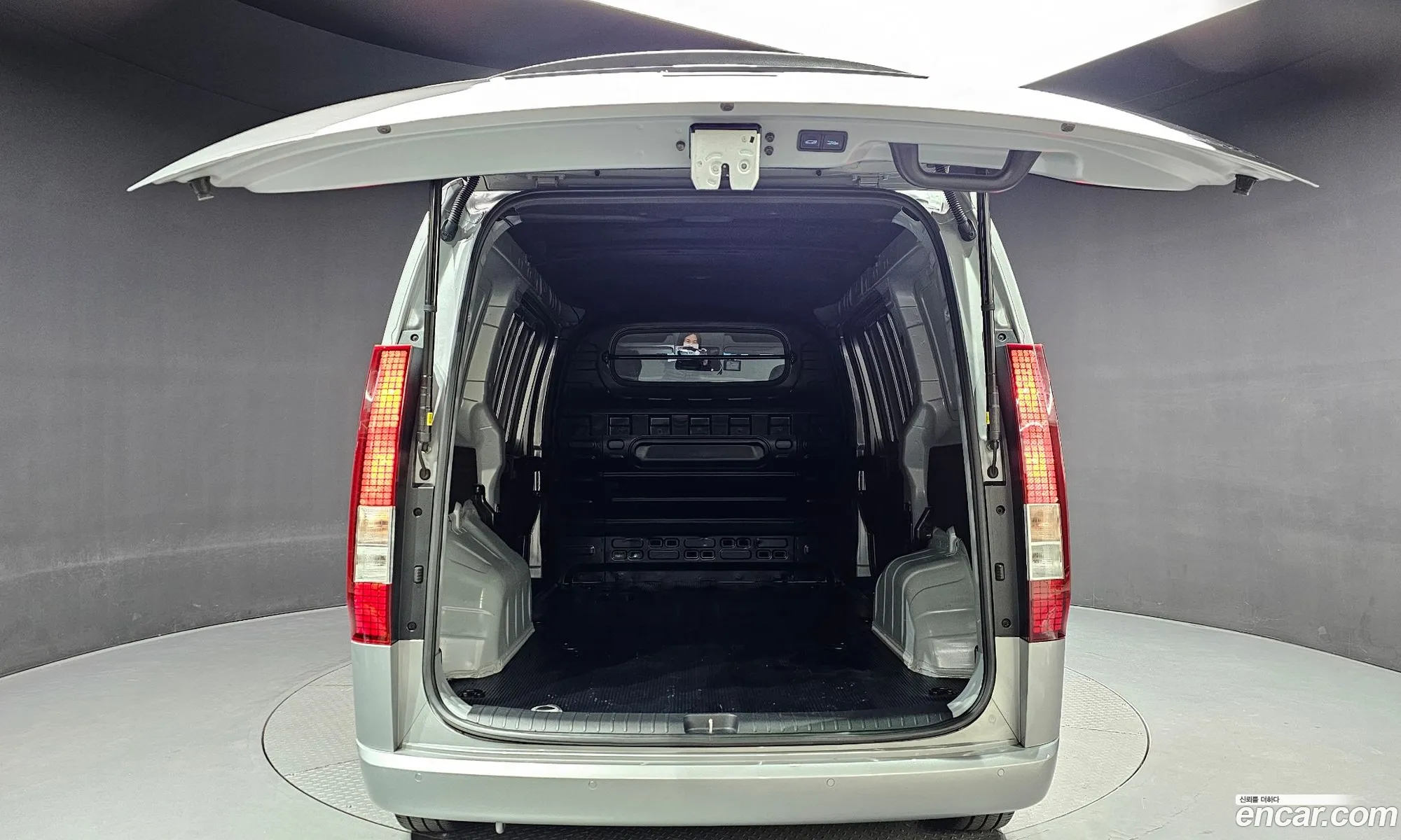 Hyundai Staria Cargo 3-Seater 2023 - фотография 13032310