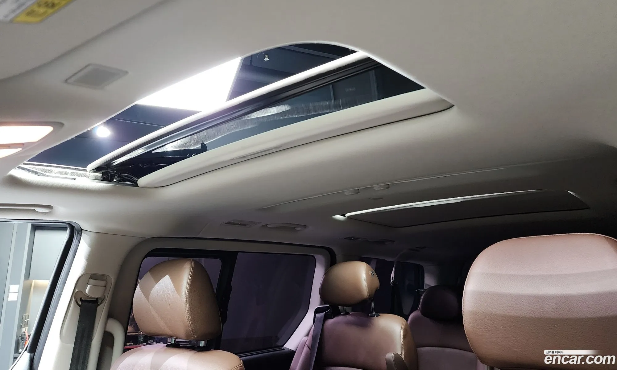The New Grand Starex Urban 9 -Seater Exclusive - фотография 1146722