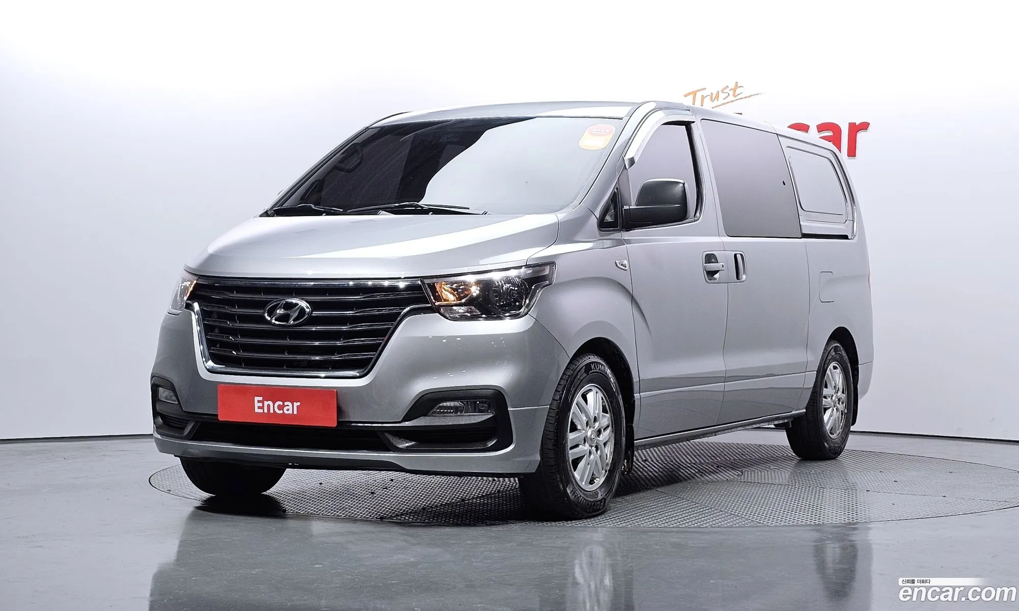 The New Grand Starex Van 5 -Seater Modern - фотография 13684819