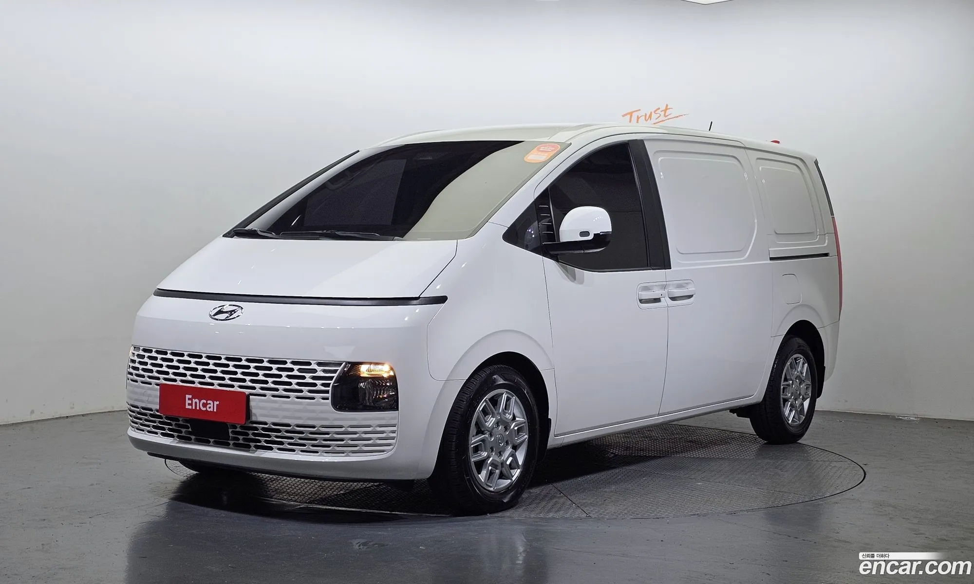 Starria Cargo 3 -Seater Modern - фотография 13131299