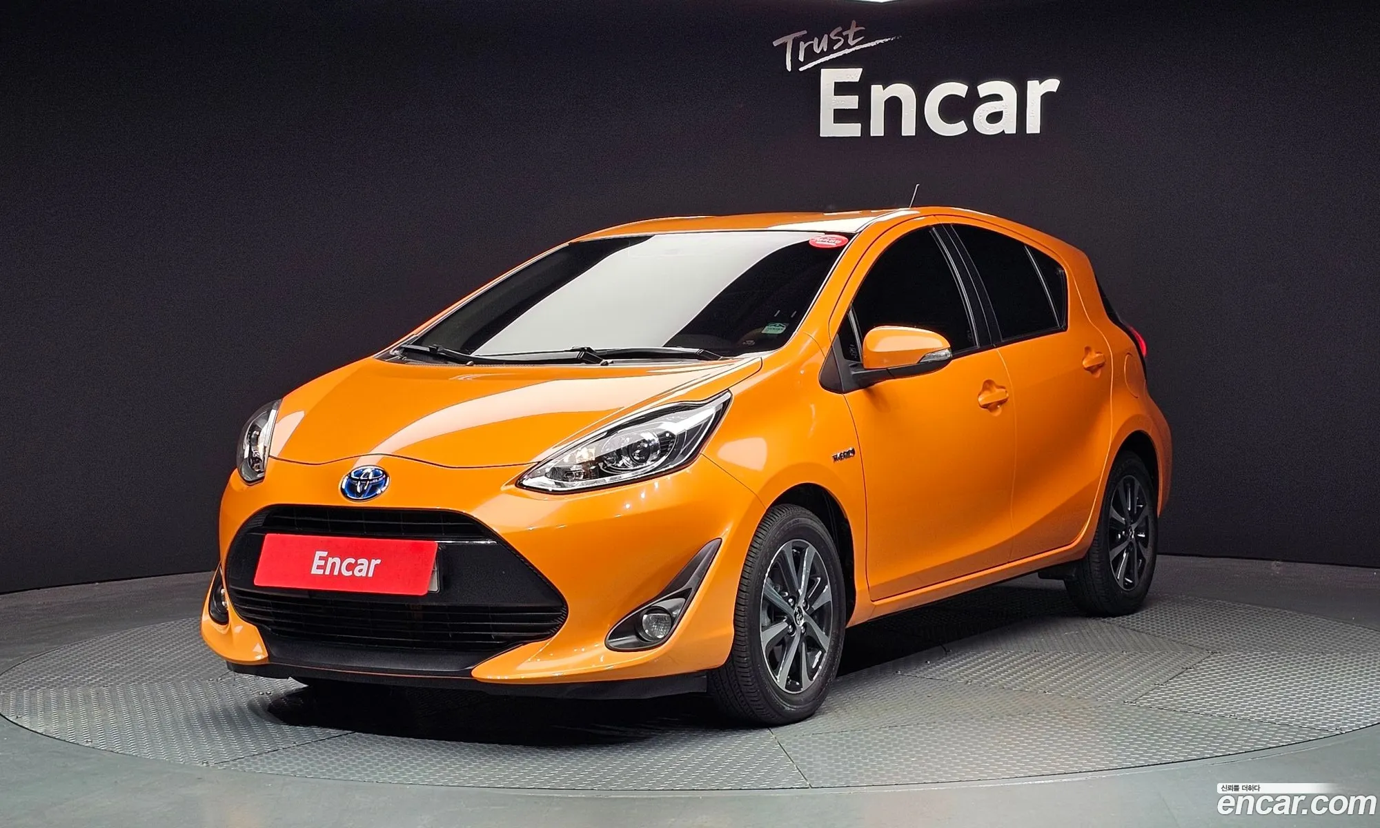 Prius C 15 - фотография 14444251
