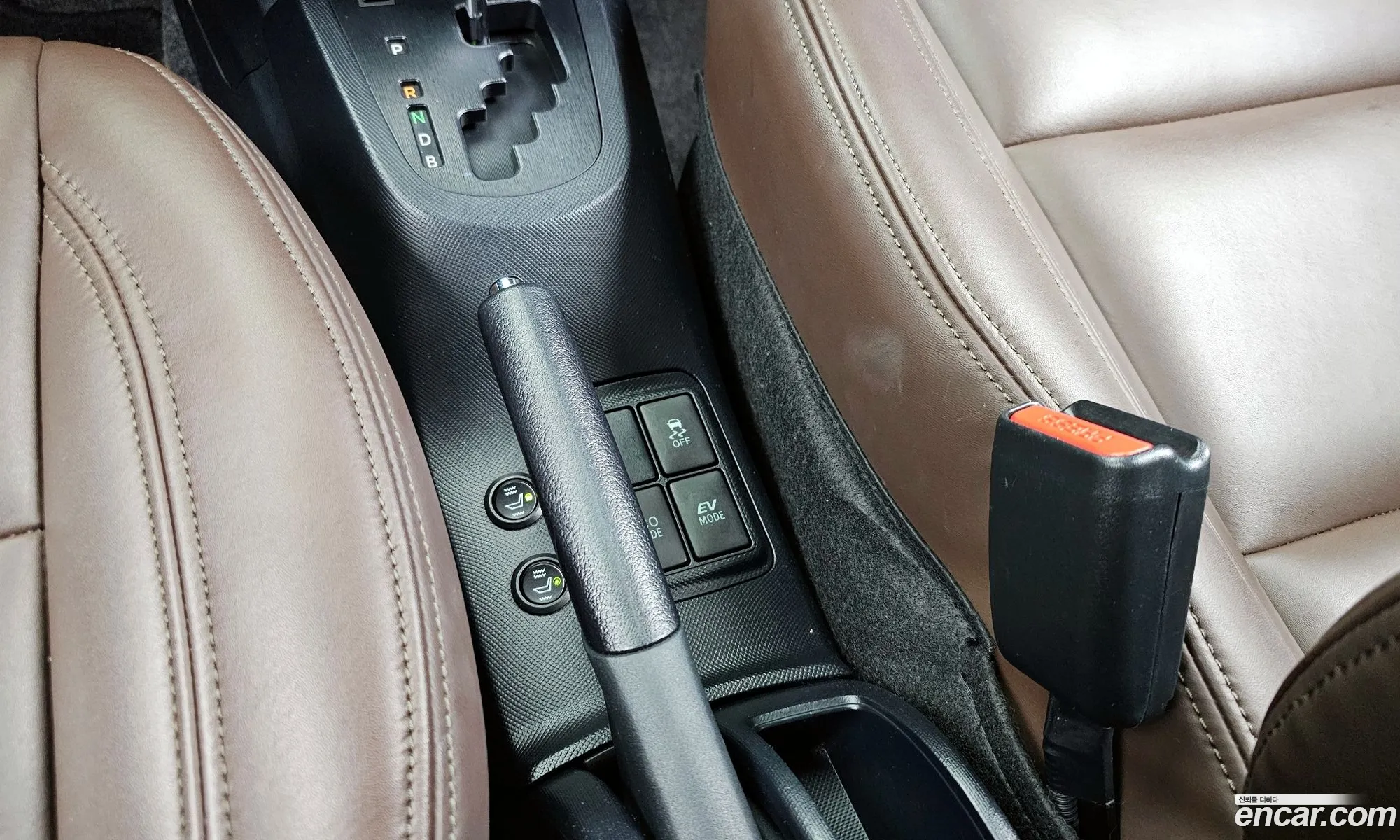 Prius C 15 - фотография 14444253
