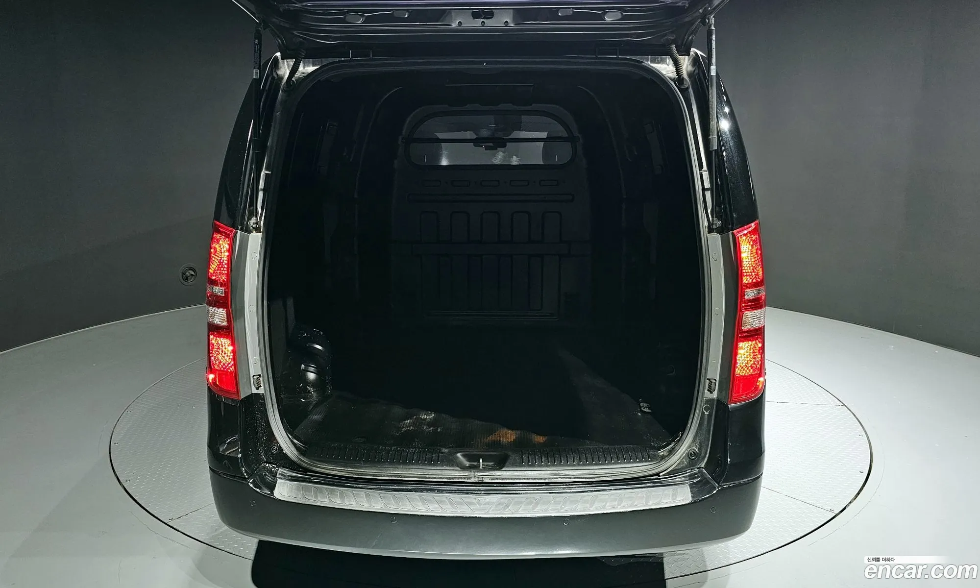 The New Grand Starex Van 5 -Seater Style - фотография 13131252