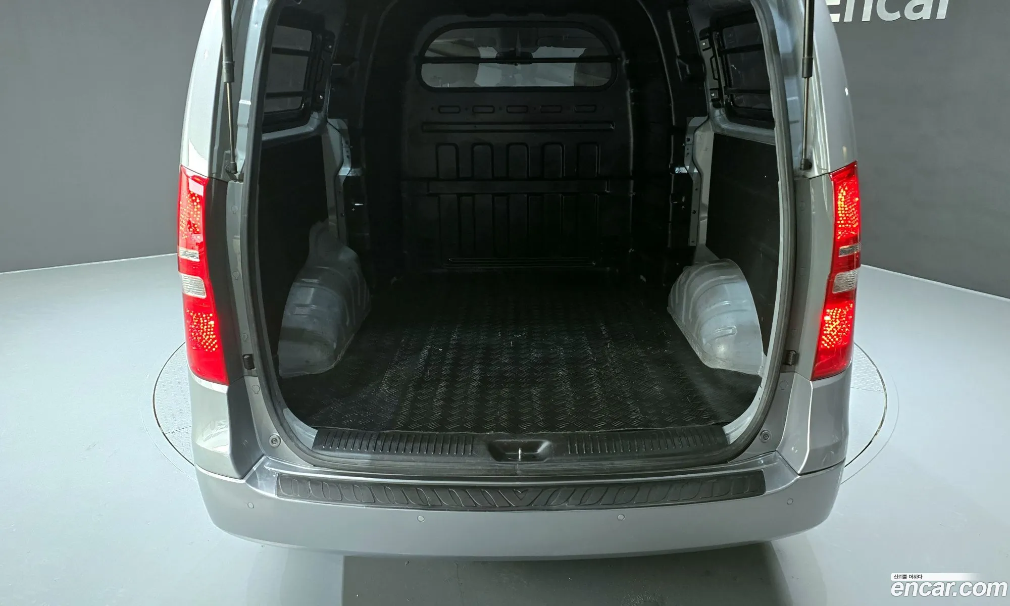 The New Grand Starex Van 5 -Seater Modern - фотография 12270775
