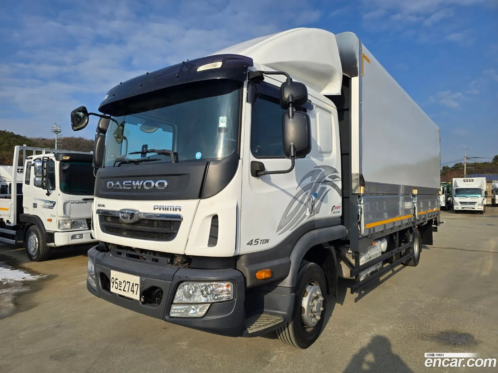Prima Medium Truck Wing Body 45 Ton Royal - фотография 3493003