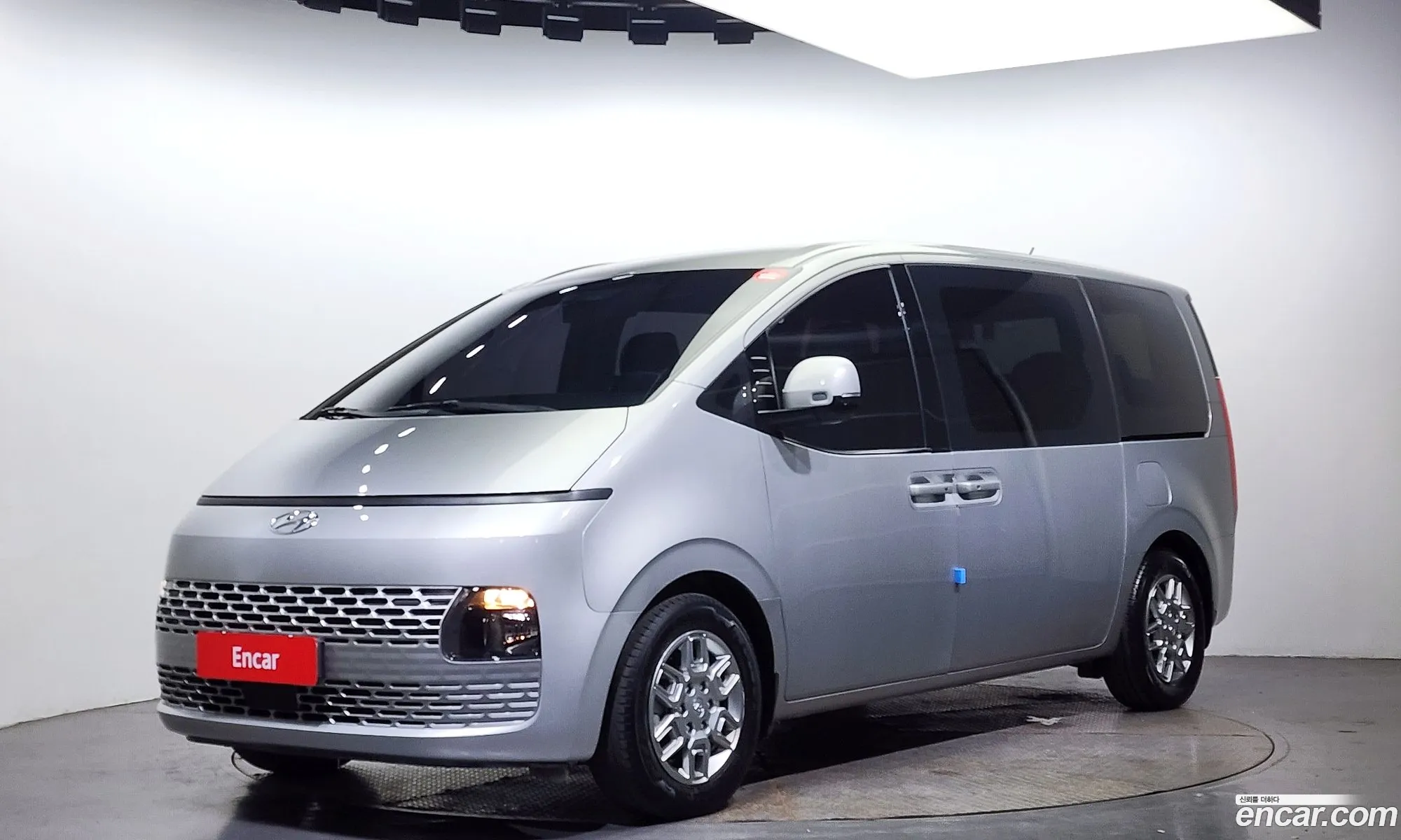 Staria L35 Tourer 11 -Seater Modern - фотография 16889476