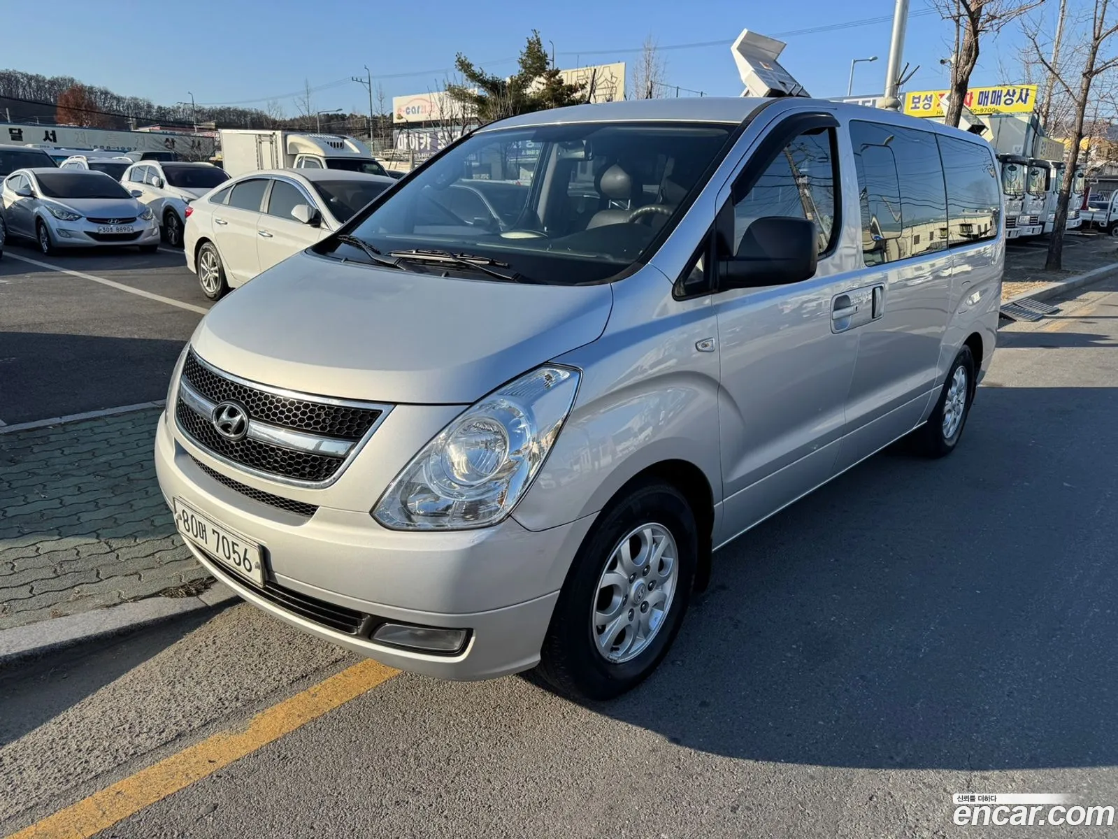 Hyundai Starex 5-Seater Van 2010 - фотография 16684025