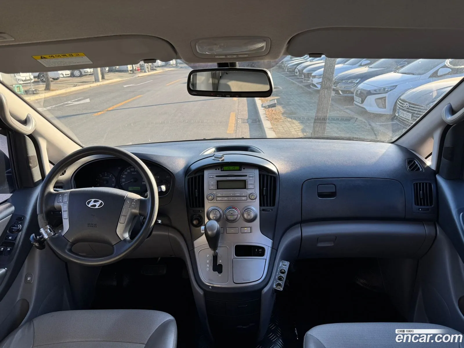Hyundai Starex 5-Seater Van 2010 - фотография 16684029