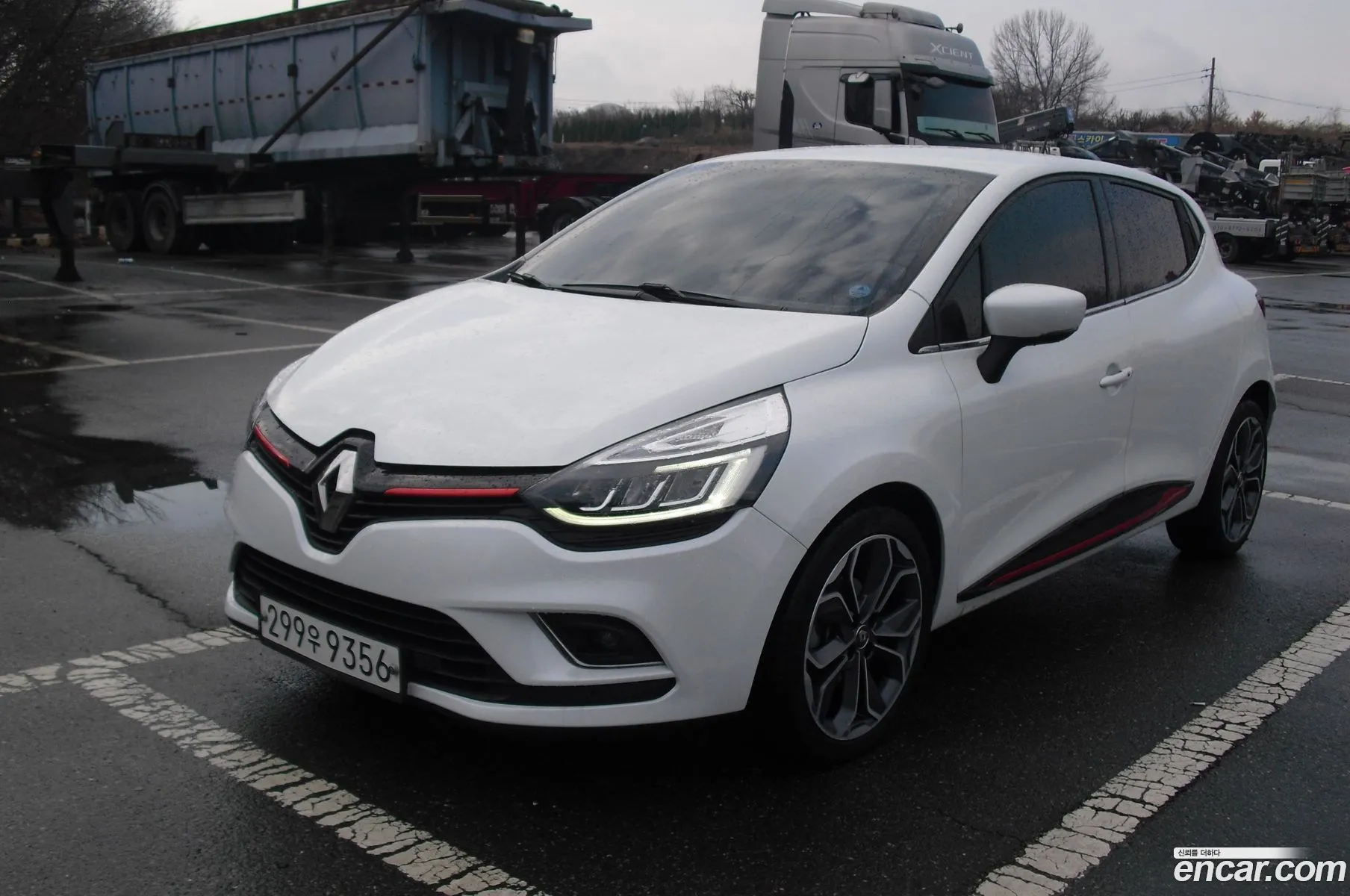 Clio Iconic - фотография 655929