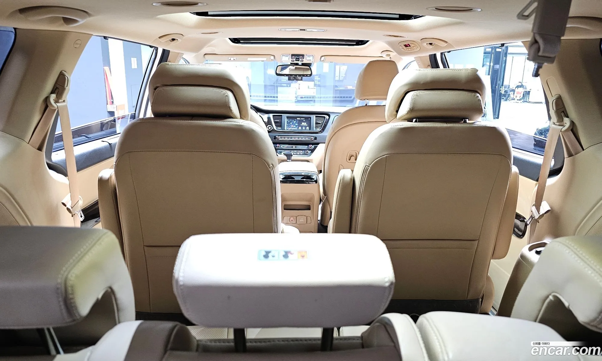 The New Carnival 7 -Seater Limousine President - фотография 13766197
