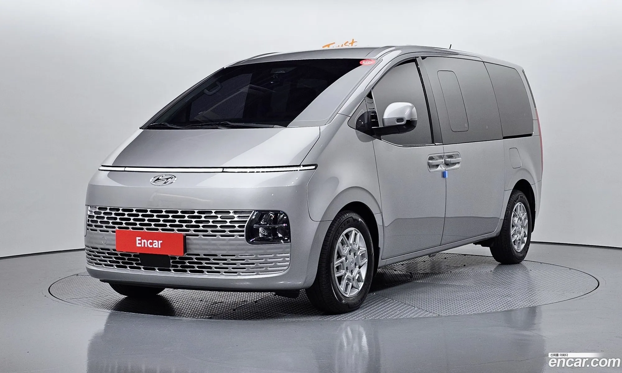 Starria Cargo 5 -Seater Modern - фотография 11298792