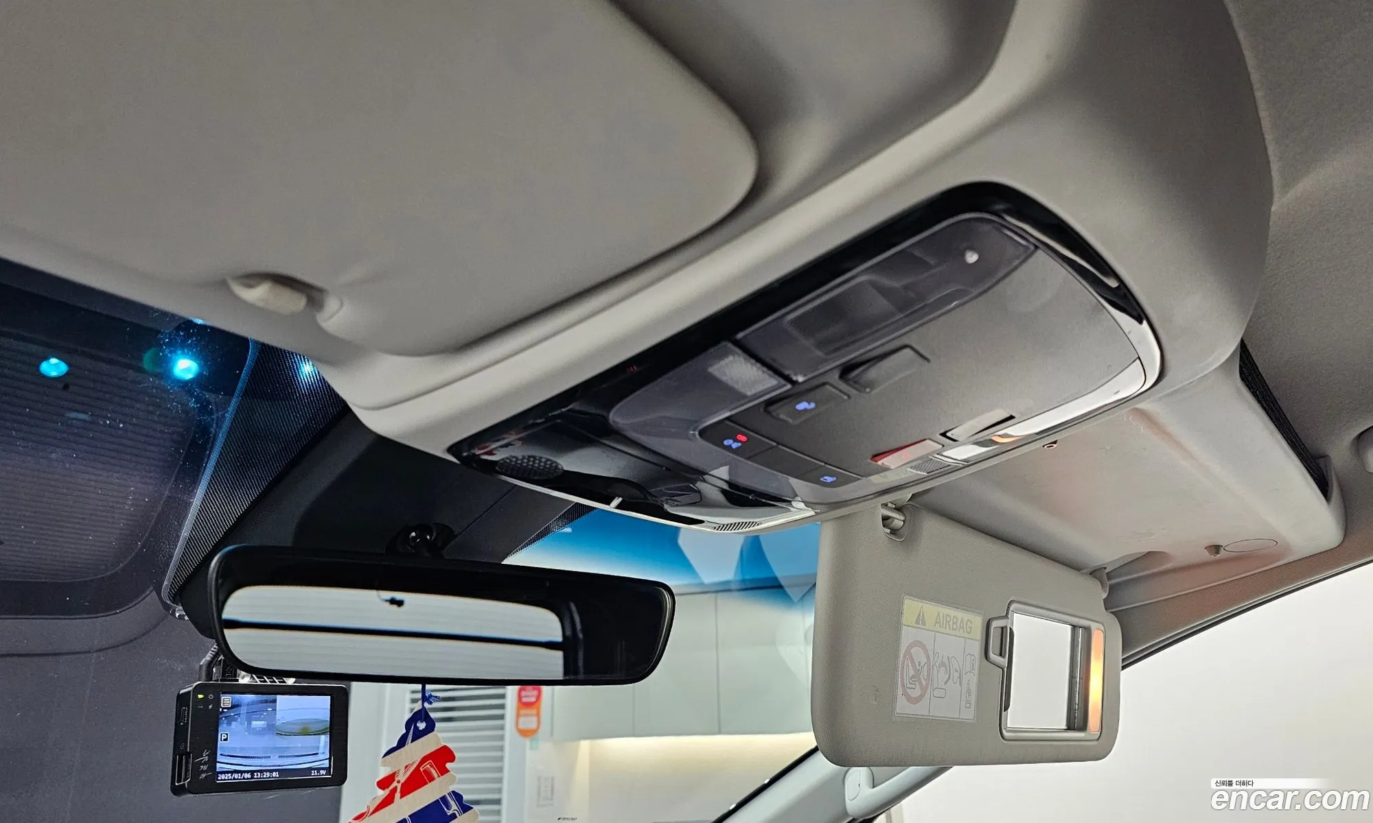 Starria Cargo 5 -Seater Modern - фотография 11298794