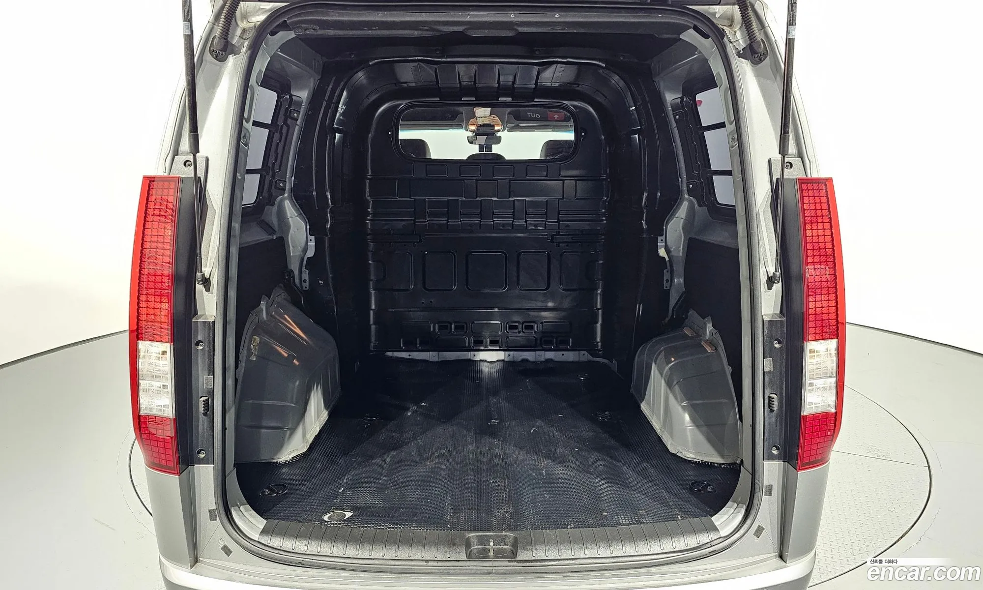 Starria Cargo 5 -Seater Modern - фотография 11298793