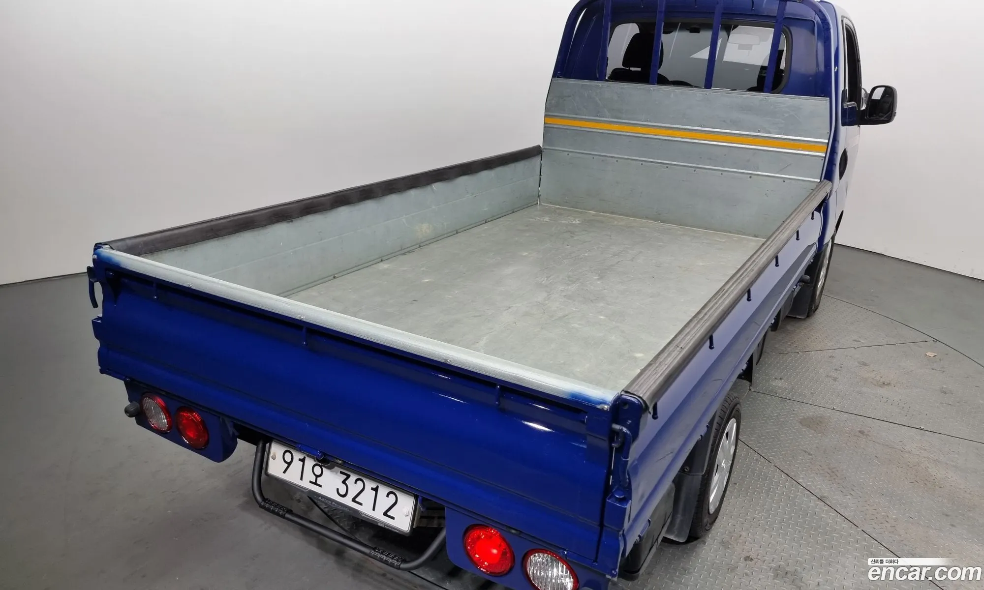 The New Bongo Iii Cargo Cargo Truck 1 Ton King Cap - фотография 13674689