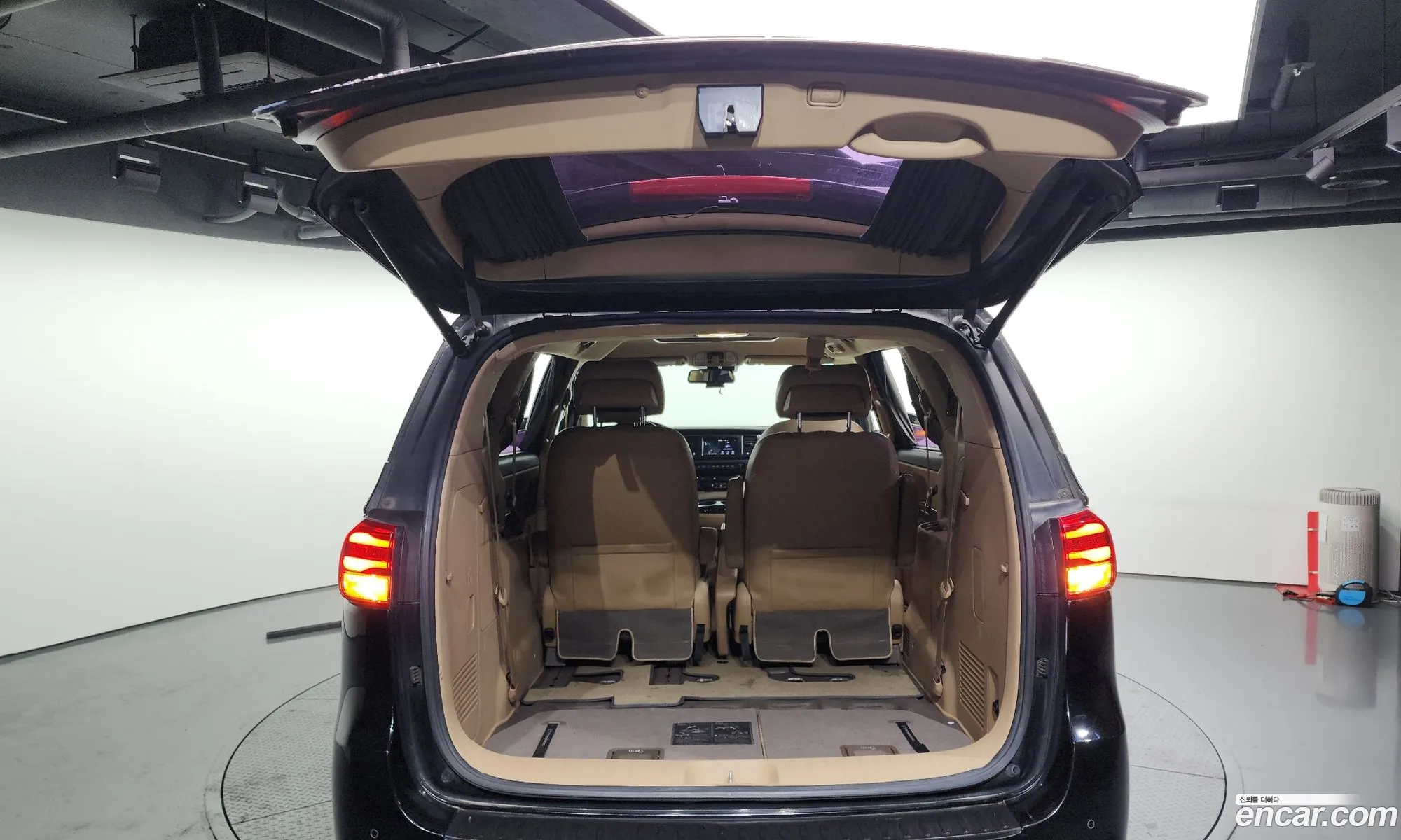 The New Carnival 7 -Seater High Limousine President - фотография 13709483