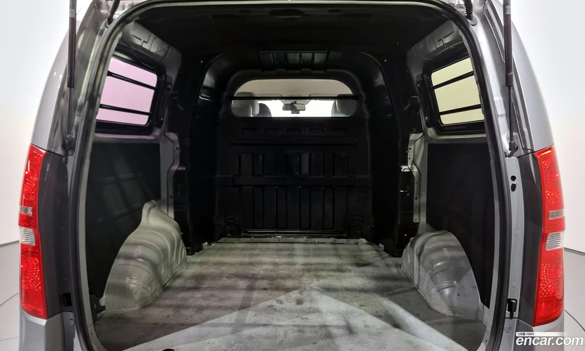 Grand Starex 5 -Seater Van Modern - фотография 14068169