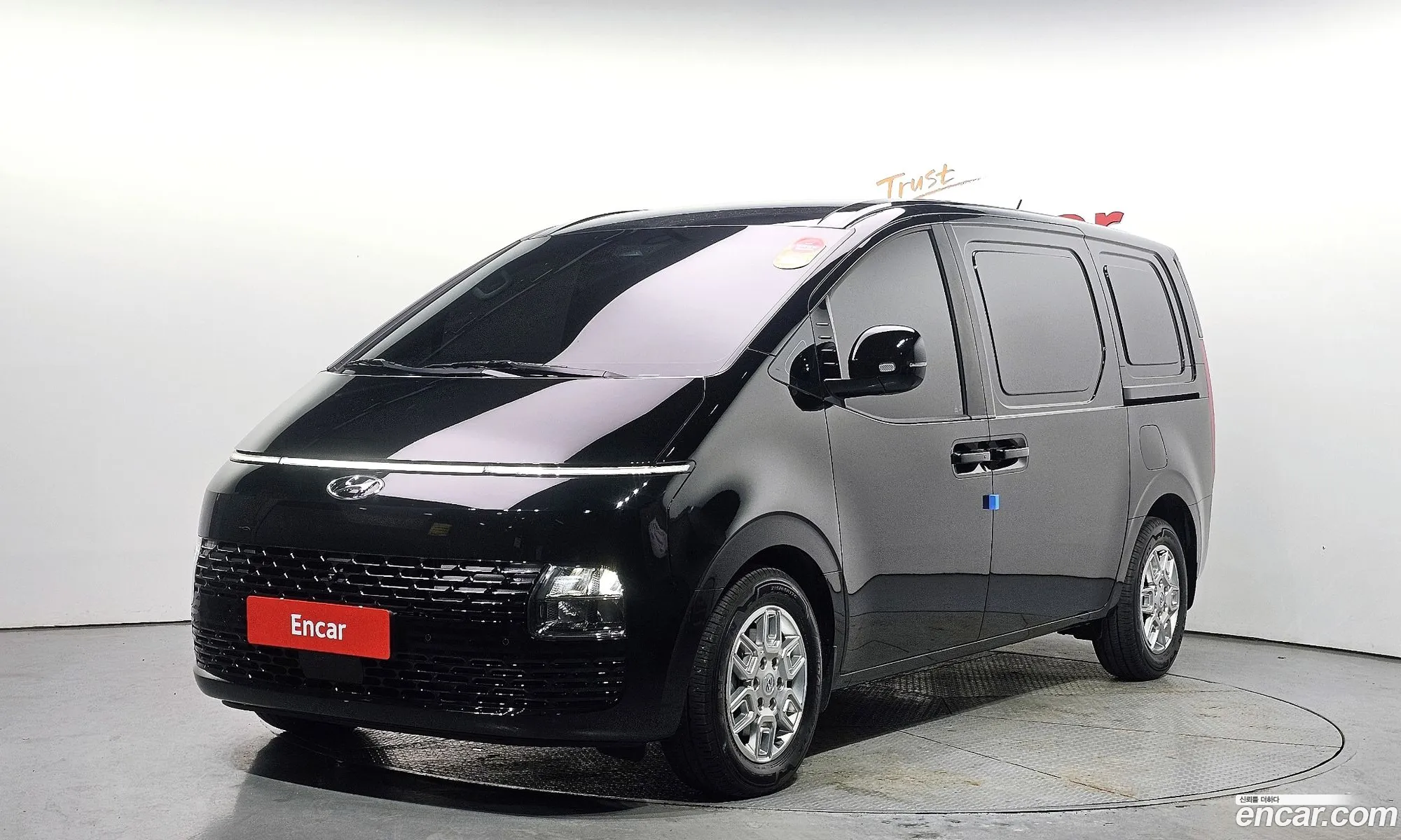 Starria Cargo 3 -Seater Modern - фотография 15299257